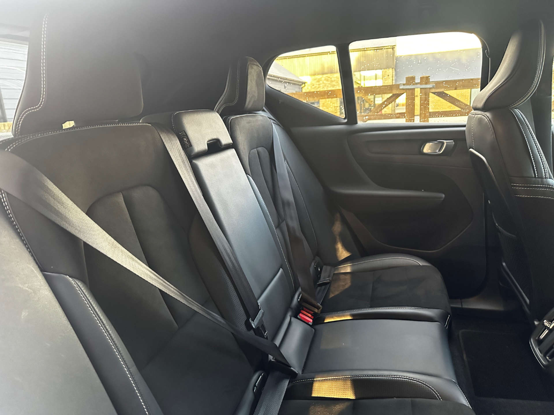 VOLVO XC40 2.0 XC40 R-Design Pro D3 Auto 5dr #34