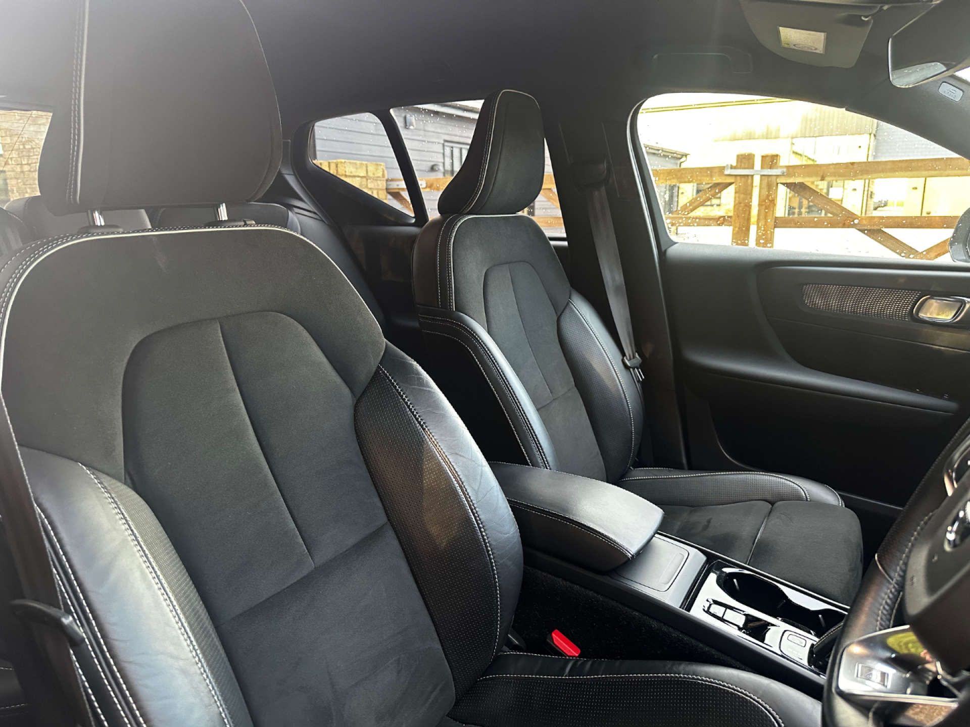 VOLVO XC40 2.0 XC40 R-Design Pro D3 Auto 5dr #38