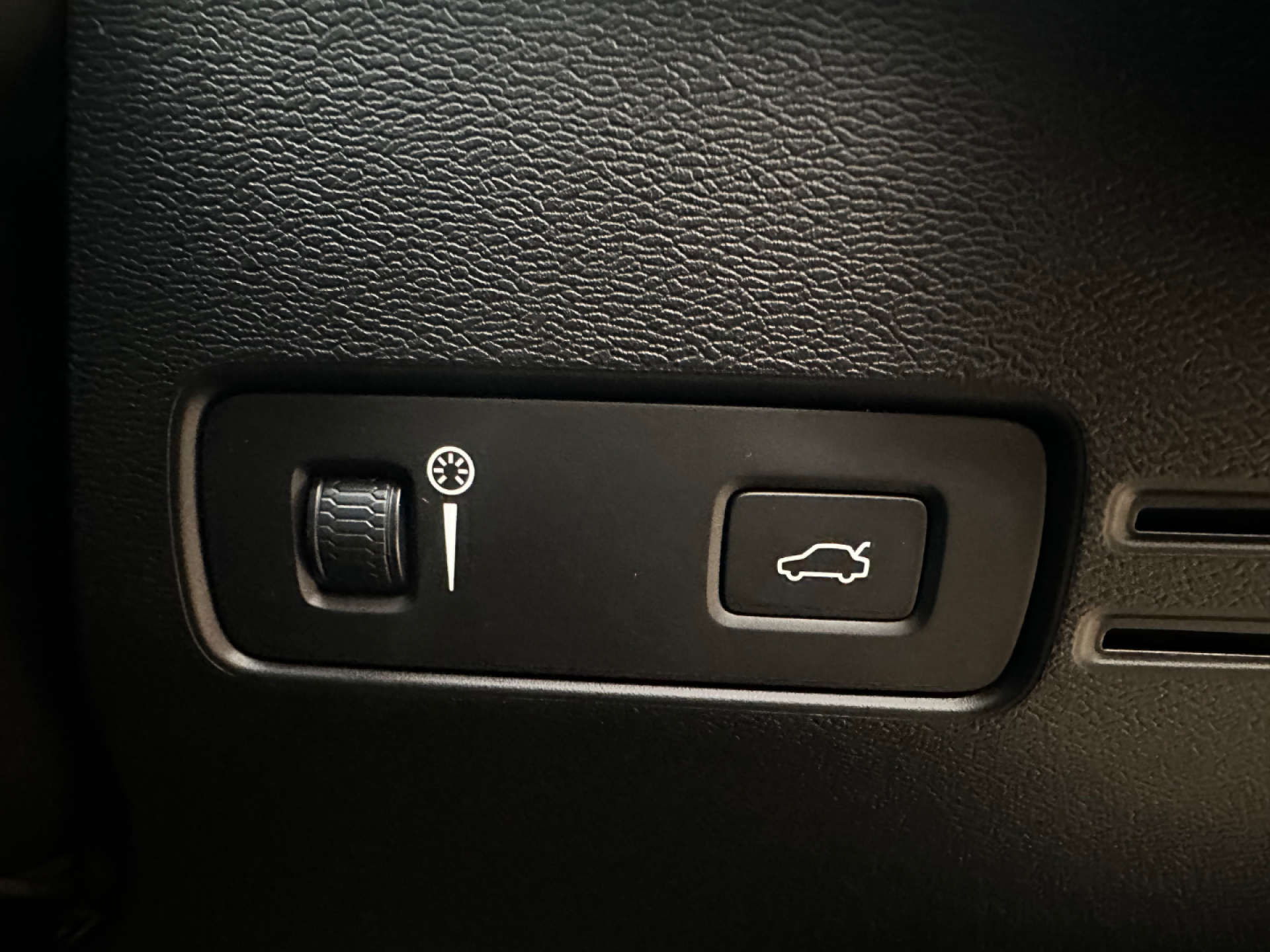 VOLVO XC40 2.0 XC40 R-Design Pro D3 Auto 5dr #40