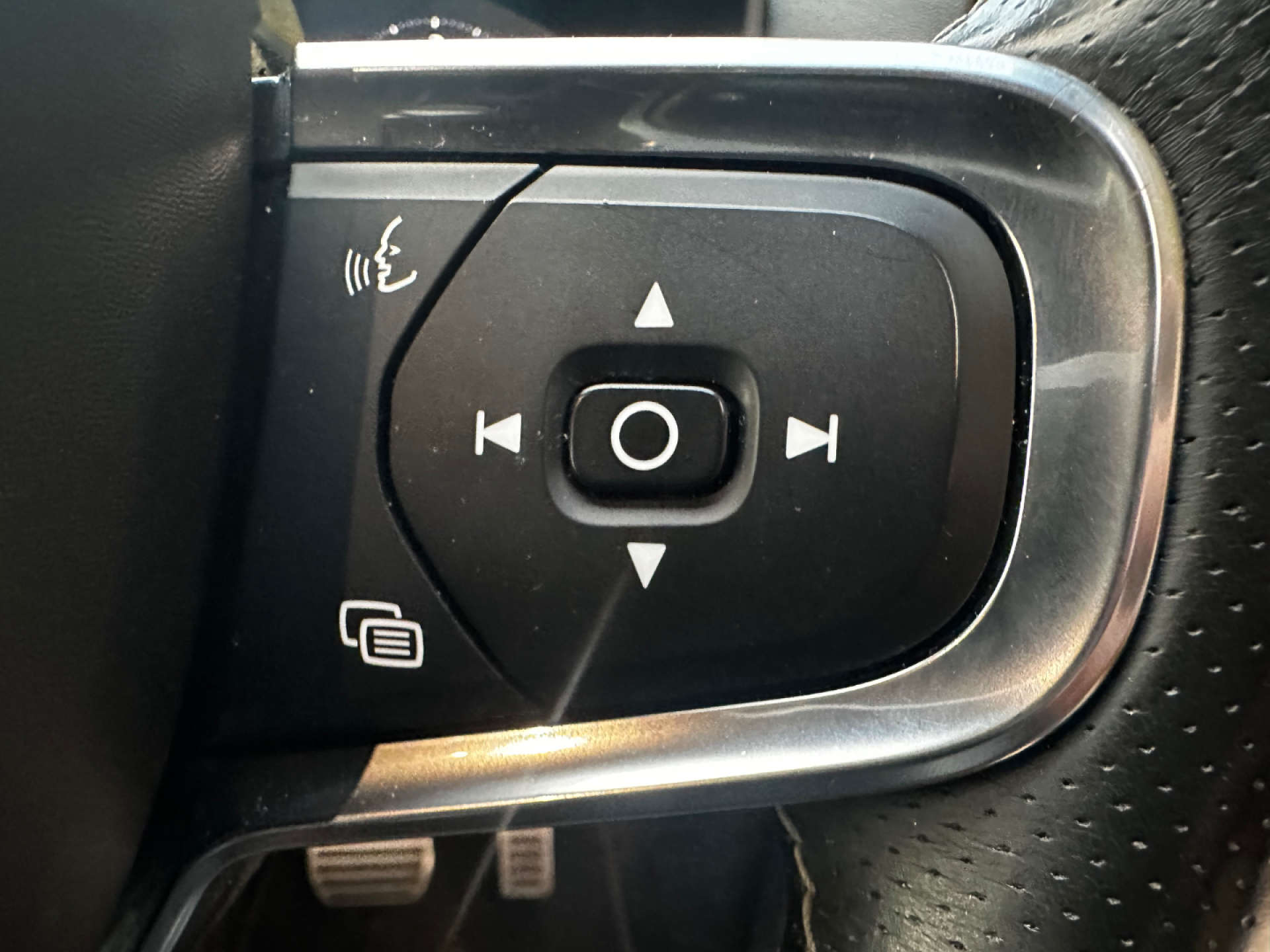 VOLVO XC40 2.0 XC40 R-Design Pro D3 Auto 5dr #41