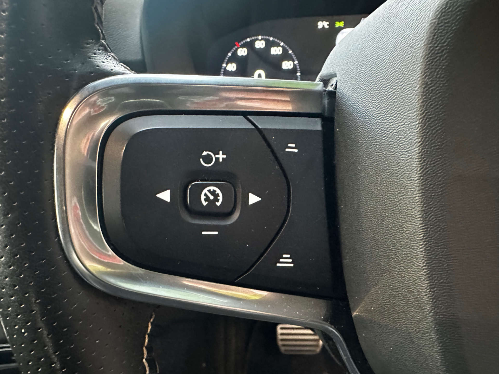 VOLVO XC40 2.0 XC40 R-Design Pro D3 Auto 5dr #42