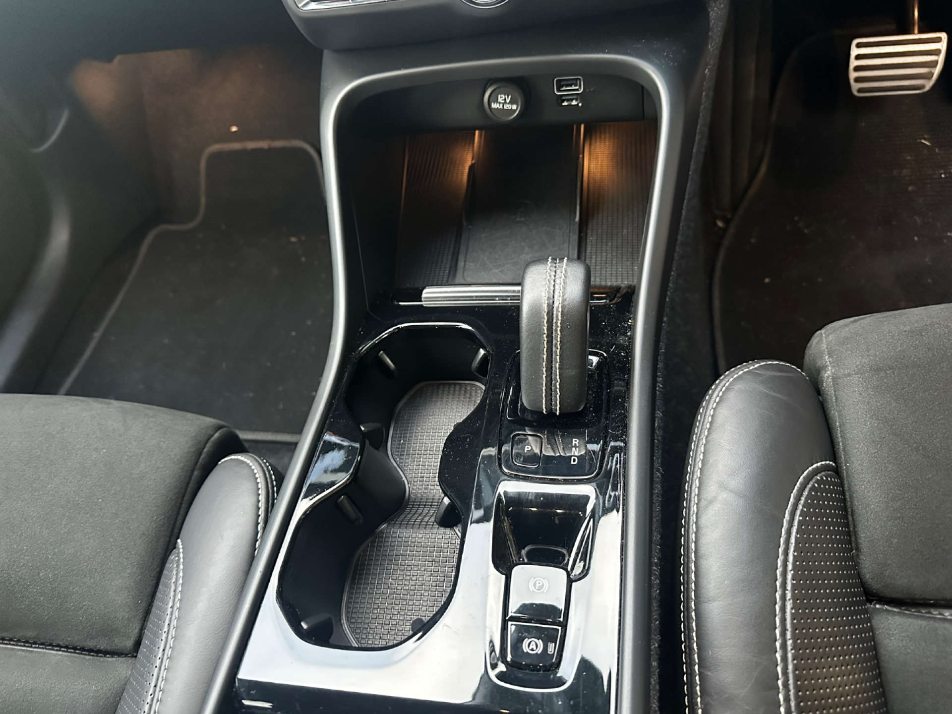 VOLVO XC40 2.0 XC40 R-Design Pro D3 Auto 5dr #44