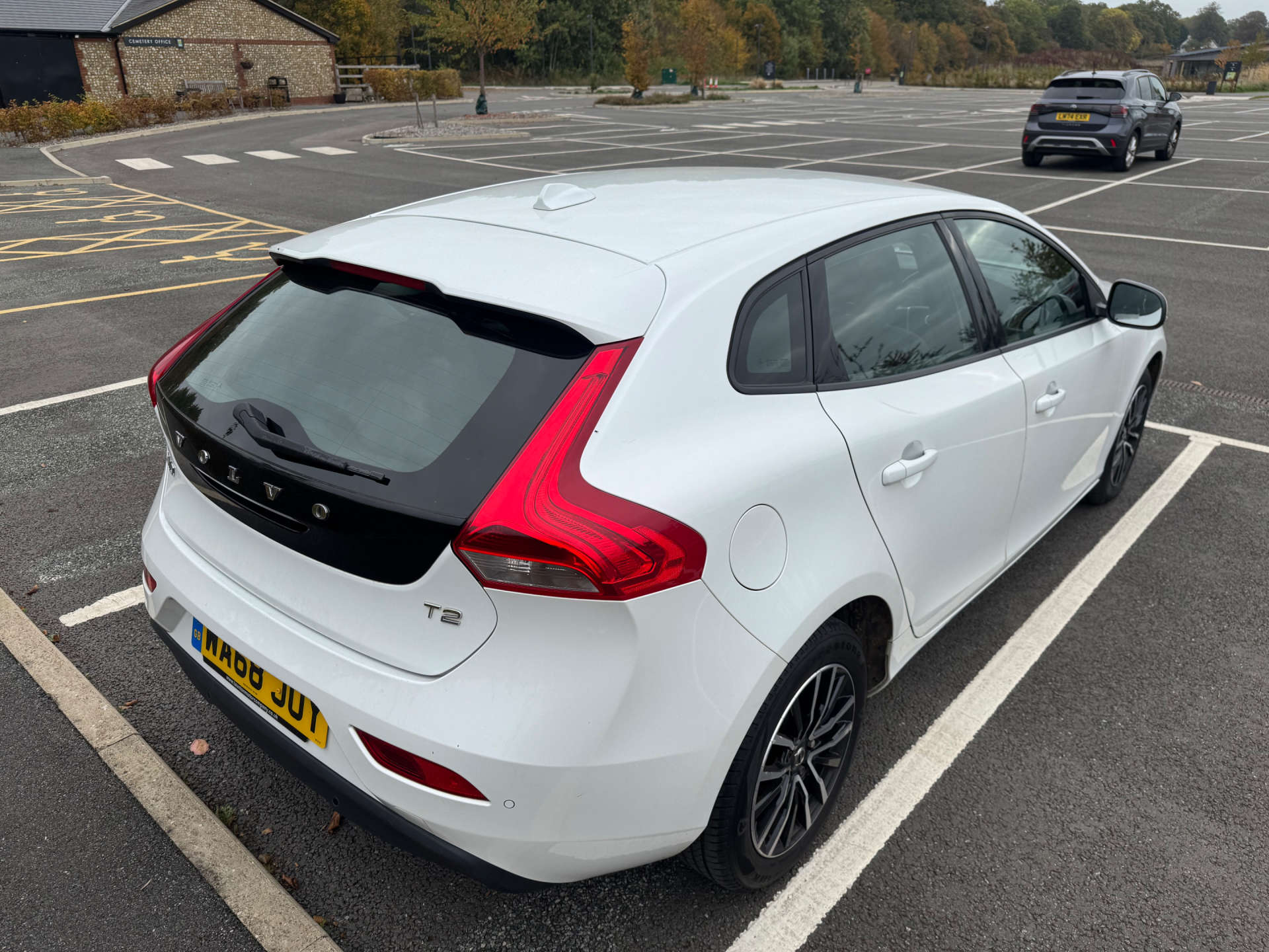 VOLVO V40 1.5 V40 Momentum T2 Auto 5dr #2