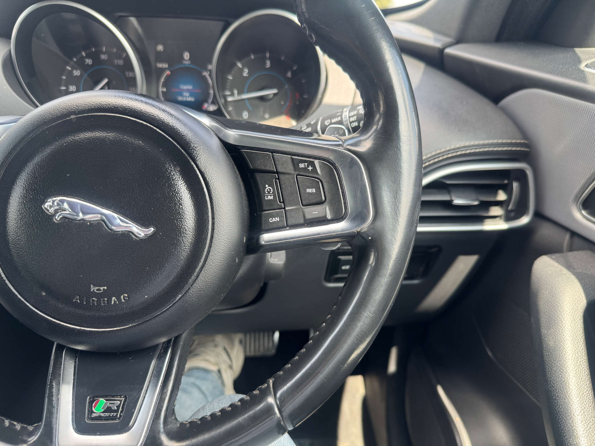 JAGUAR F-PACE 2.0 F-PACE R-Sport AWD D Auto 4WD 5dr #32