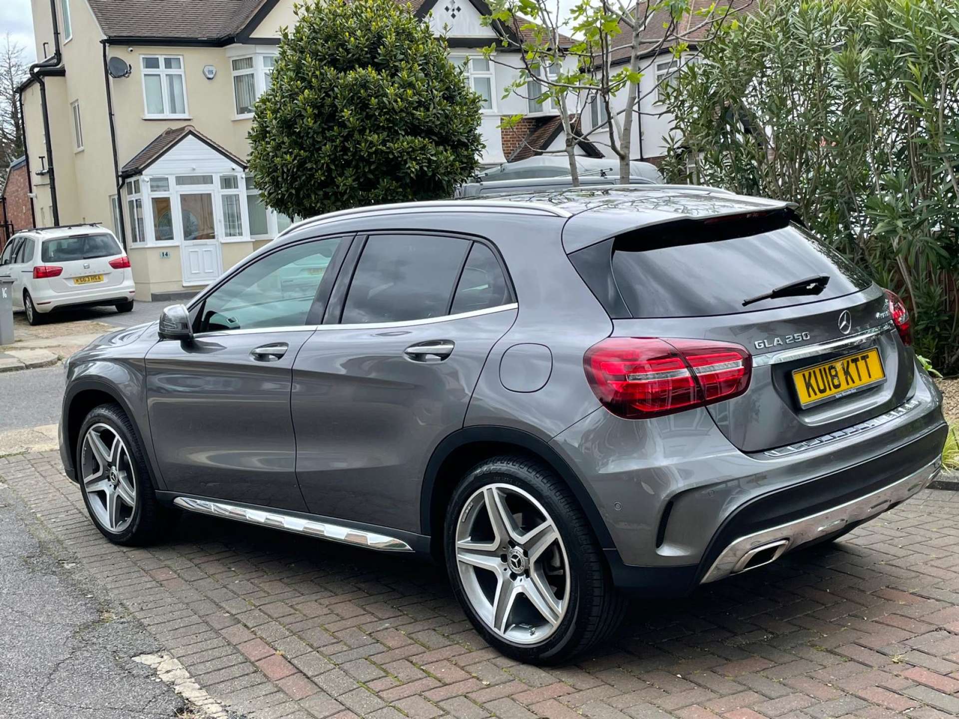 MERCEDES-BENZ GLA 2.0 GLA 250 AMG Line Premium+ 4Matic Auto 4WD 5dr #6