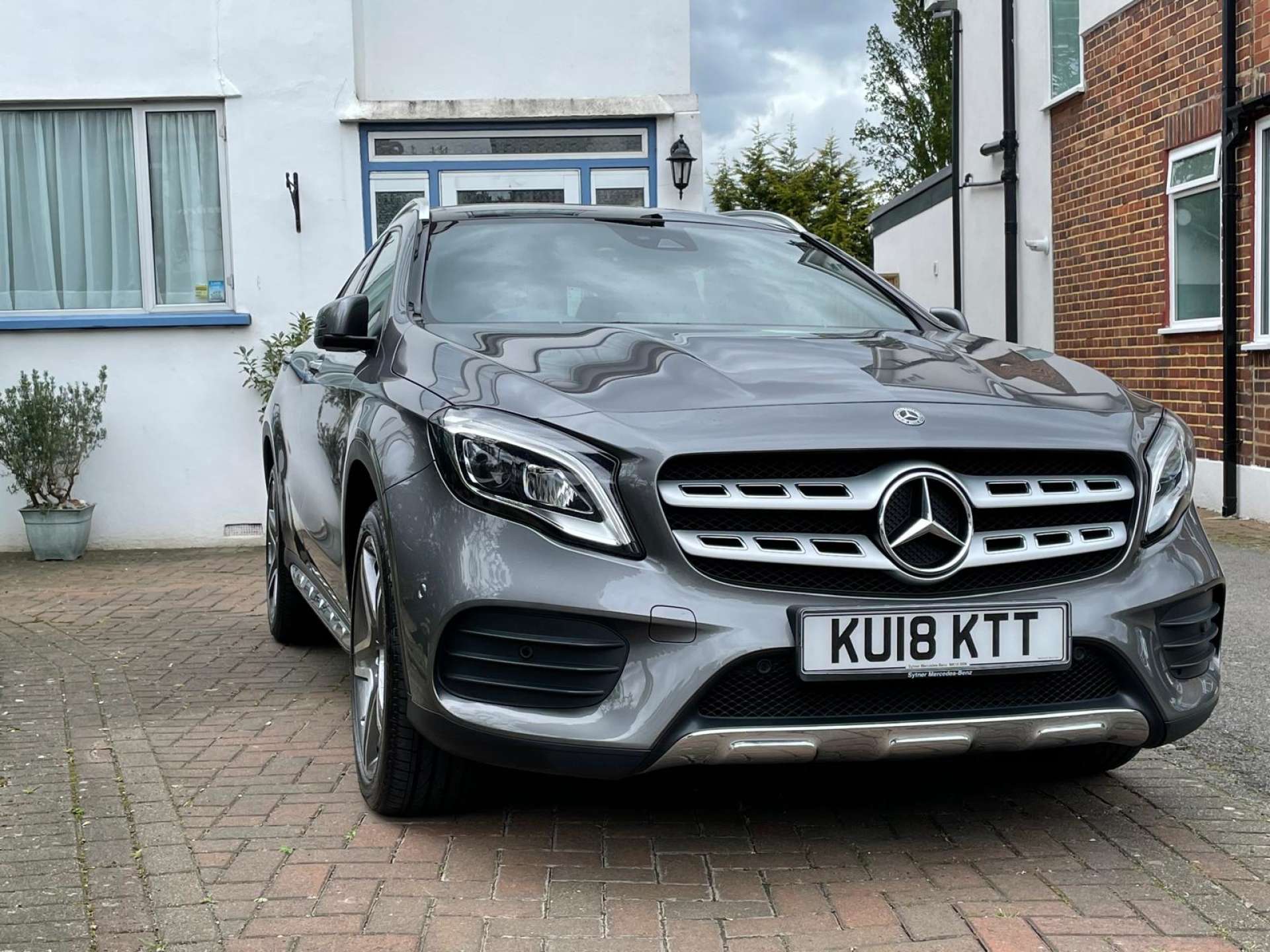 MERCEDES-BENZ GLA 2.0 GLA 250 AMG Line Premium+ 4Matic Auto 4WD 5dr #2