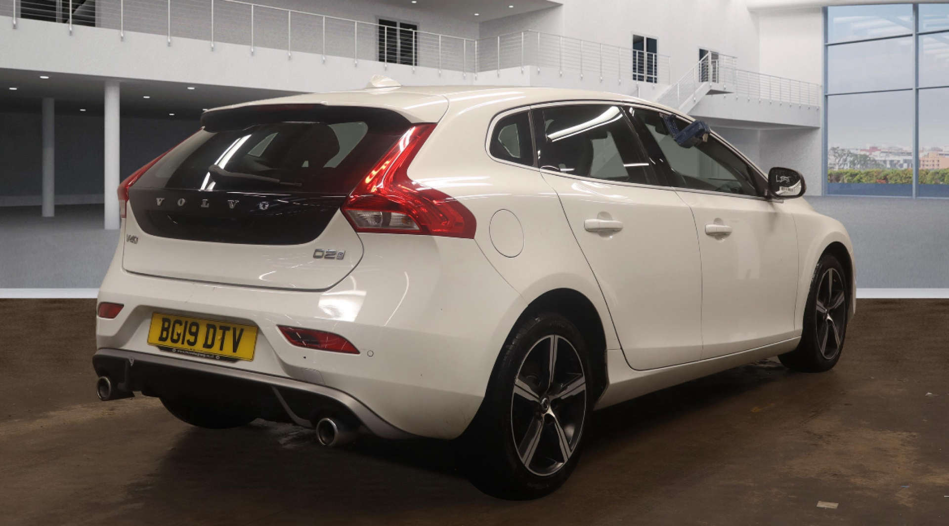 VOLVO V40 2.0 V40 R-Design Nav+ D2 5dr #3