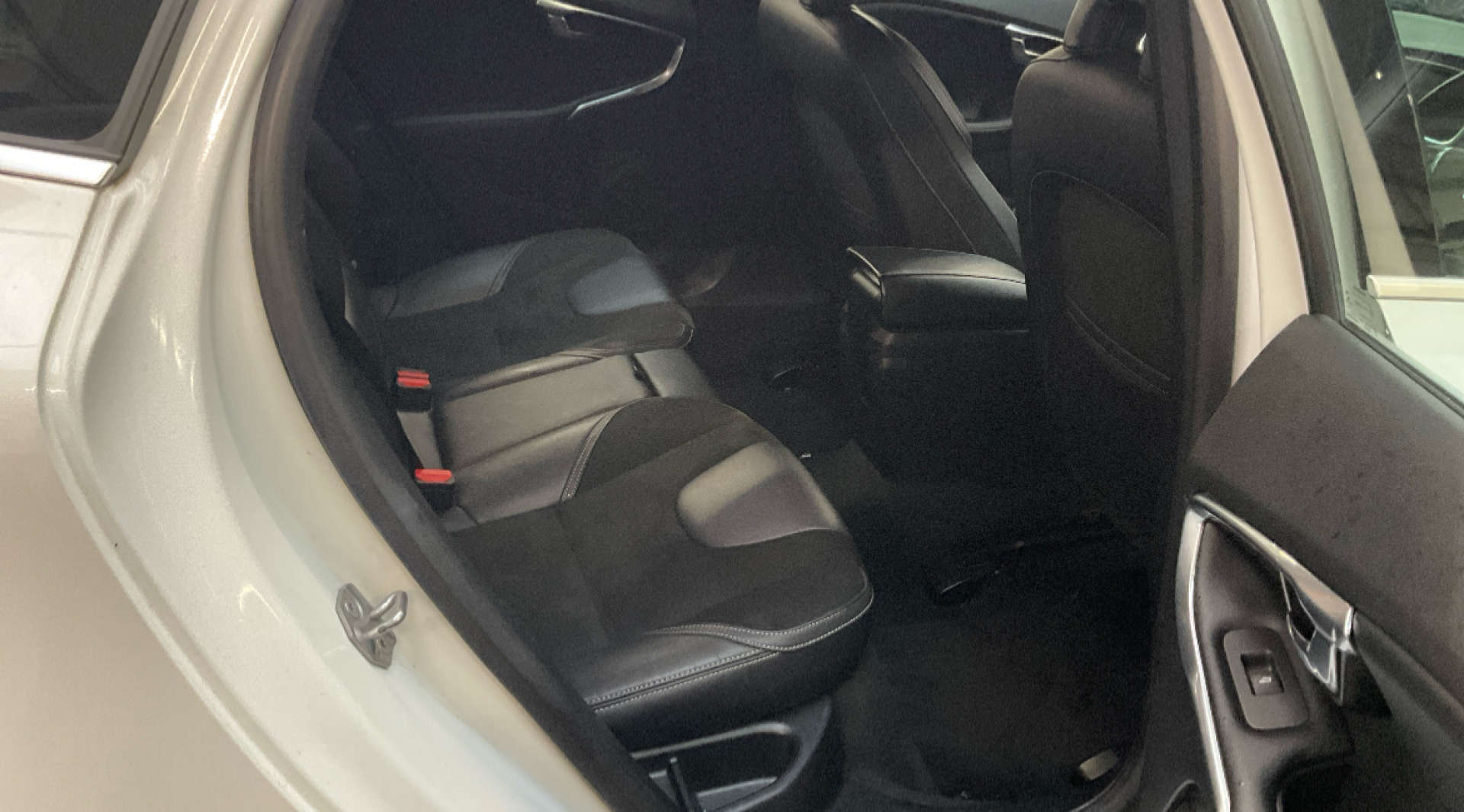 VOLVO V40 2.0 V40 R-Design Nav+ D2 5dr #9