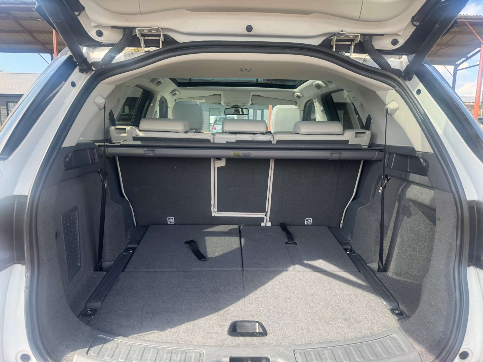 LAND ROVER DISCOVERY SPORT 2.0 Discovery Sport Black HSE TD4 Auto 4WD 5dr #16