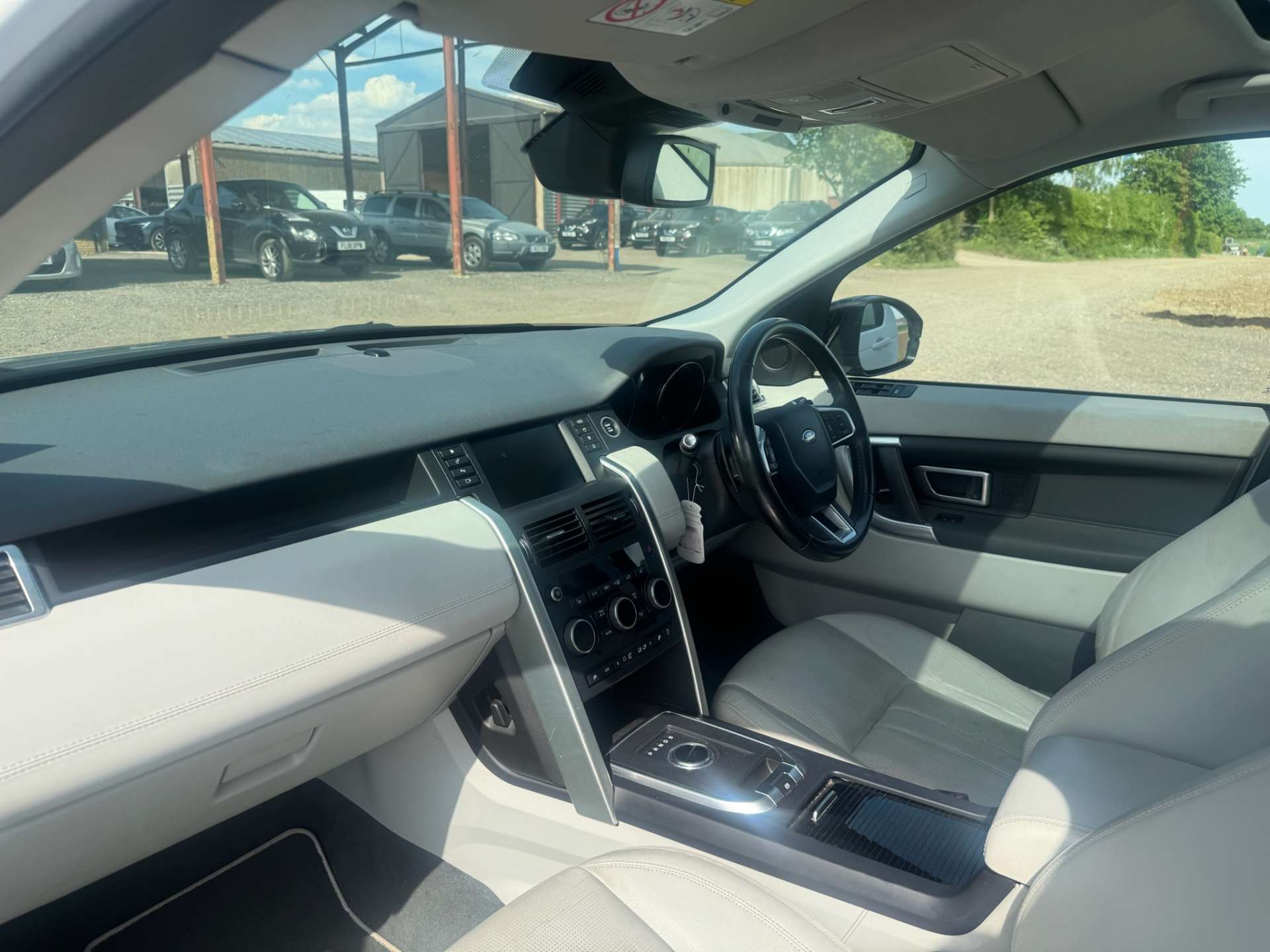 LAND ROVER DISCOVERY SPORT 2.0 Discovery Sport Black HSE TD4 Auto 4WD 5dr #24