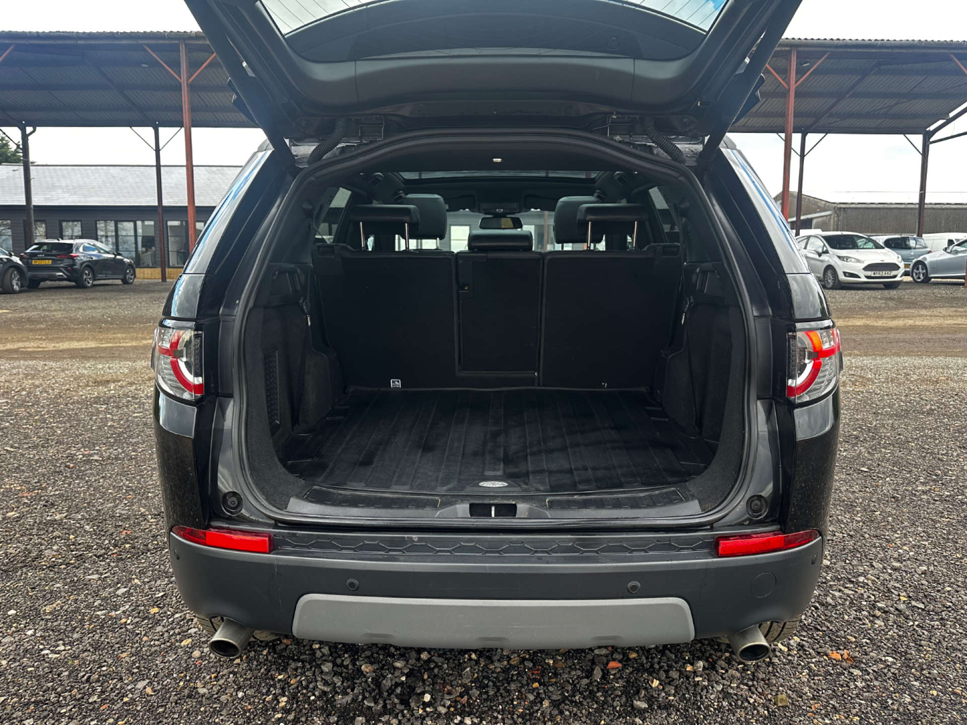 LAND ROVER DISCOVERY SPORT 2.0 Discovery Sport Black HSE TD4 Auto 4WD 5dr #15