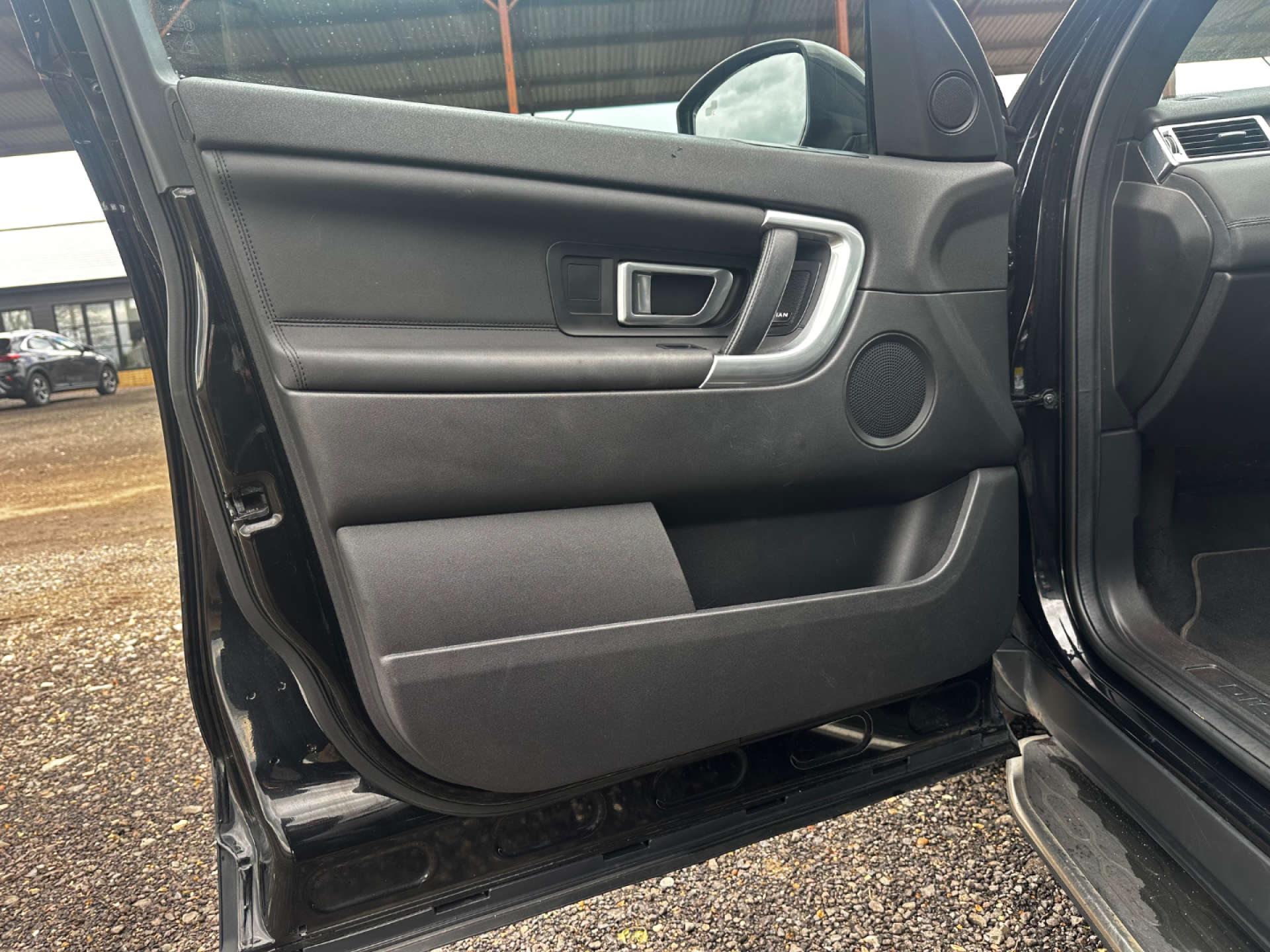 LAND ROVER DISCOVERY SPORT 2.0 Discovery Sport Black HSE TD4 Auto 4WD 5dr #22