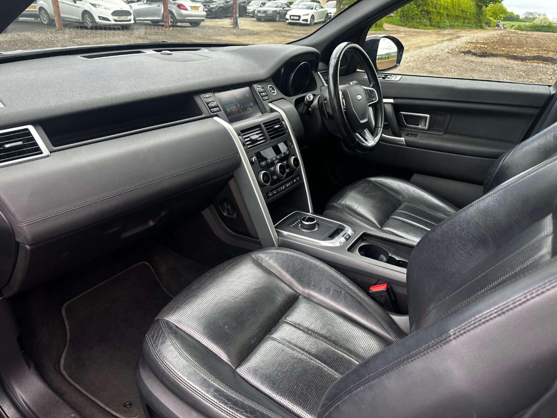 LAND ROVER DISCOVERY SPORT 2.0 Discovery Sport Black HSE TD4 Auto 4WD 5dr #24