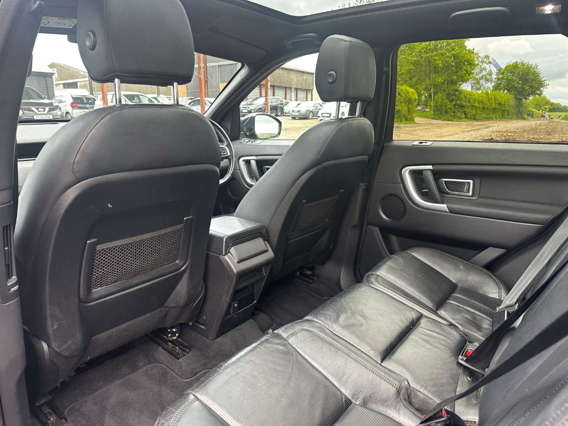 LAND ROVER DISCOVERY SPORT 2.0 Discovery Sport Black HSE TD4 Auto 4WD 5dr #26
