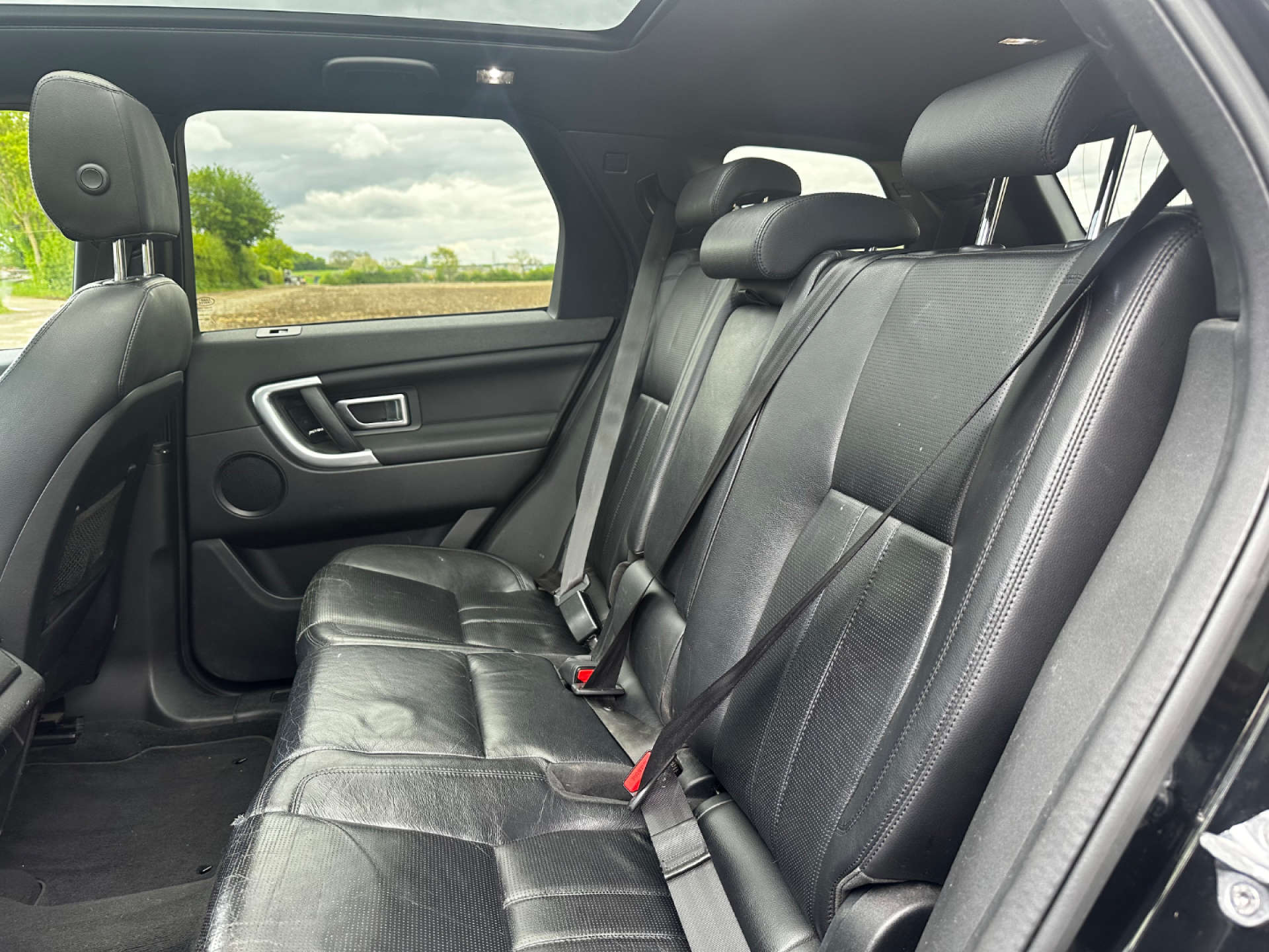LAND ROVER DISCOVERY SPORT 2.0 Discovery Sport Black HSE TD4 Auto 4WD 5dr #27