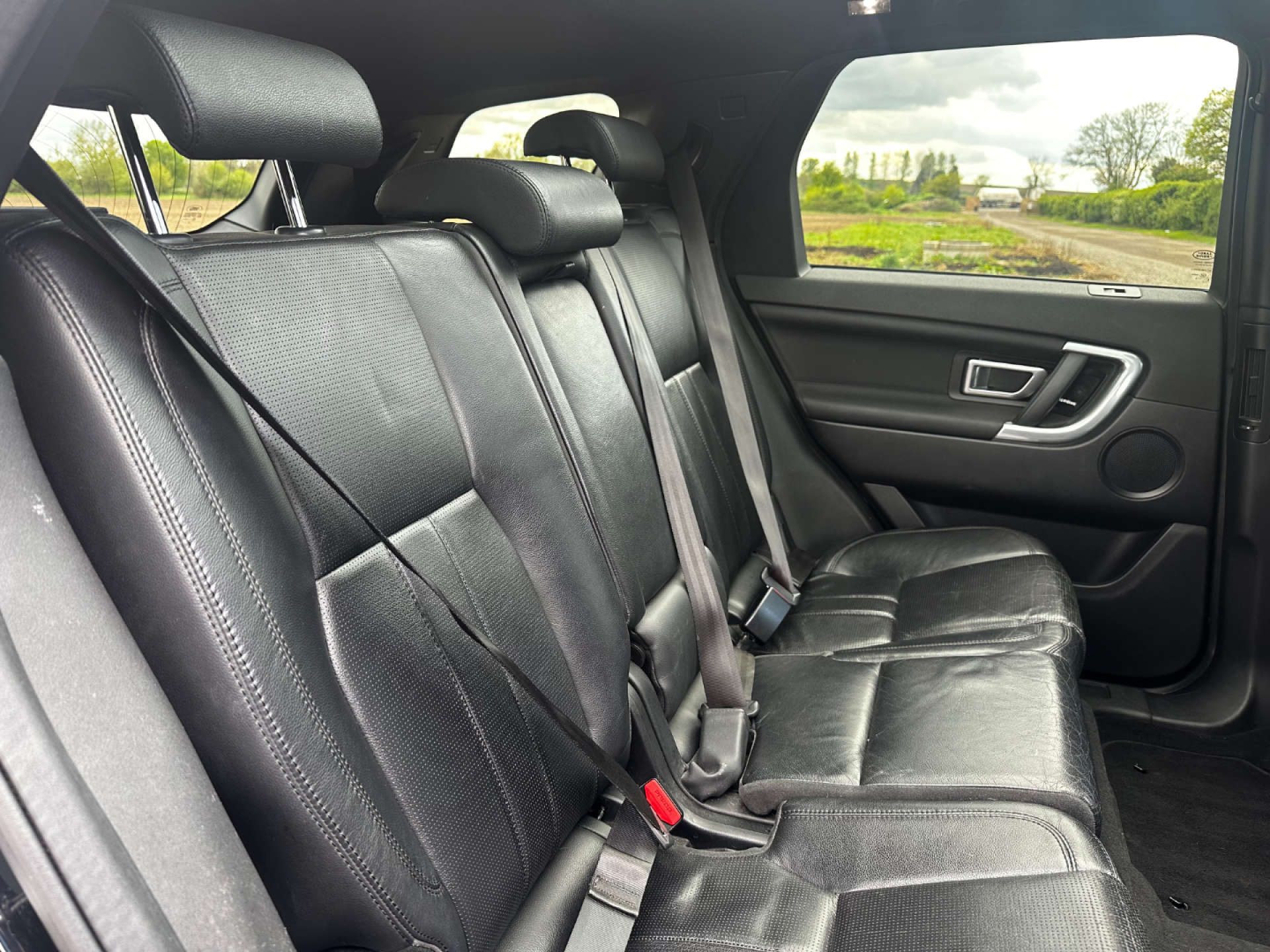LAND ROVER DISCOVERY SPORT 2.0 Discovery Sport Black HSE TD4 Auto 4WD 5dr #30