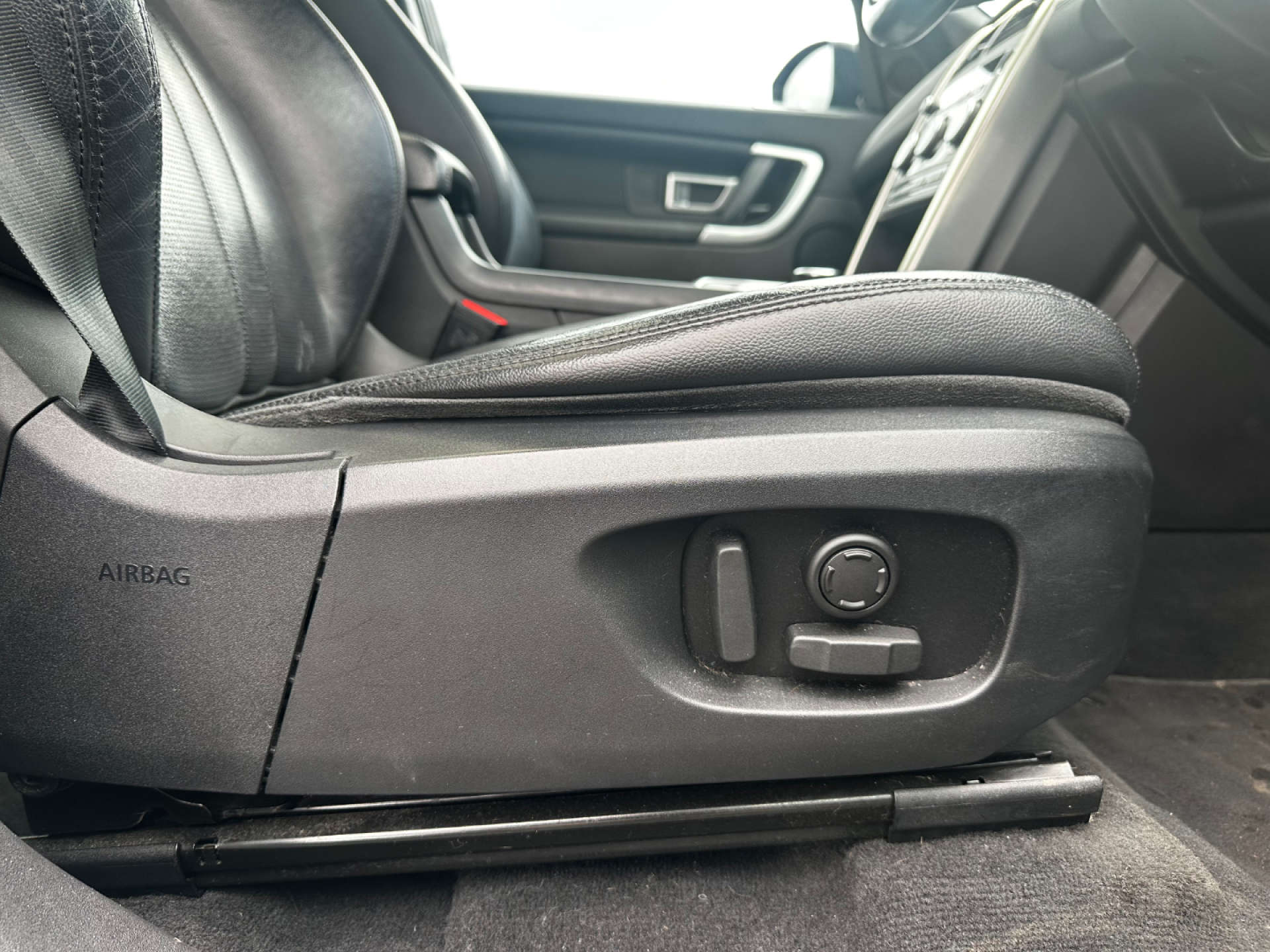 LAND ROVER DISCOVERY SPORT 2.0 Discovery Sport Black HSE TD4 Auto 4WD 5dr #34