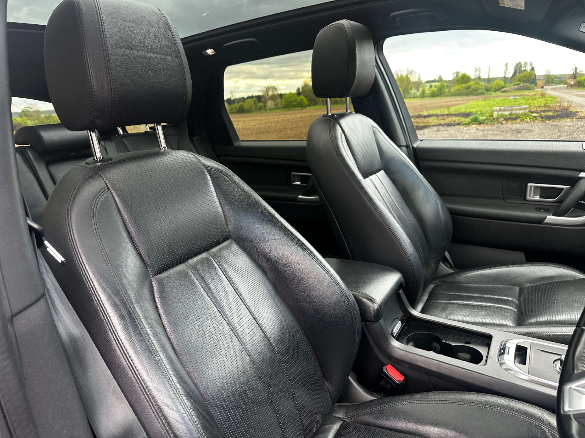 LAND ROVER DISCOVERY SPORT 2.0 Discovery Sport Black HSE TD4 Auto 4WD 5dr #35