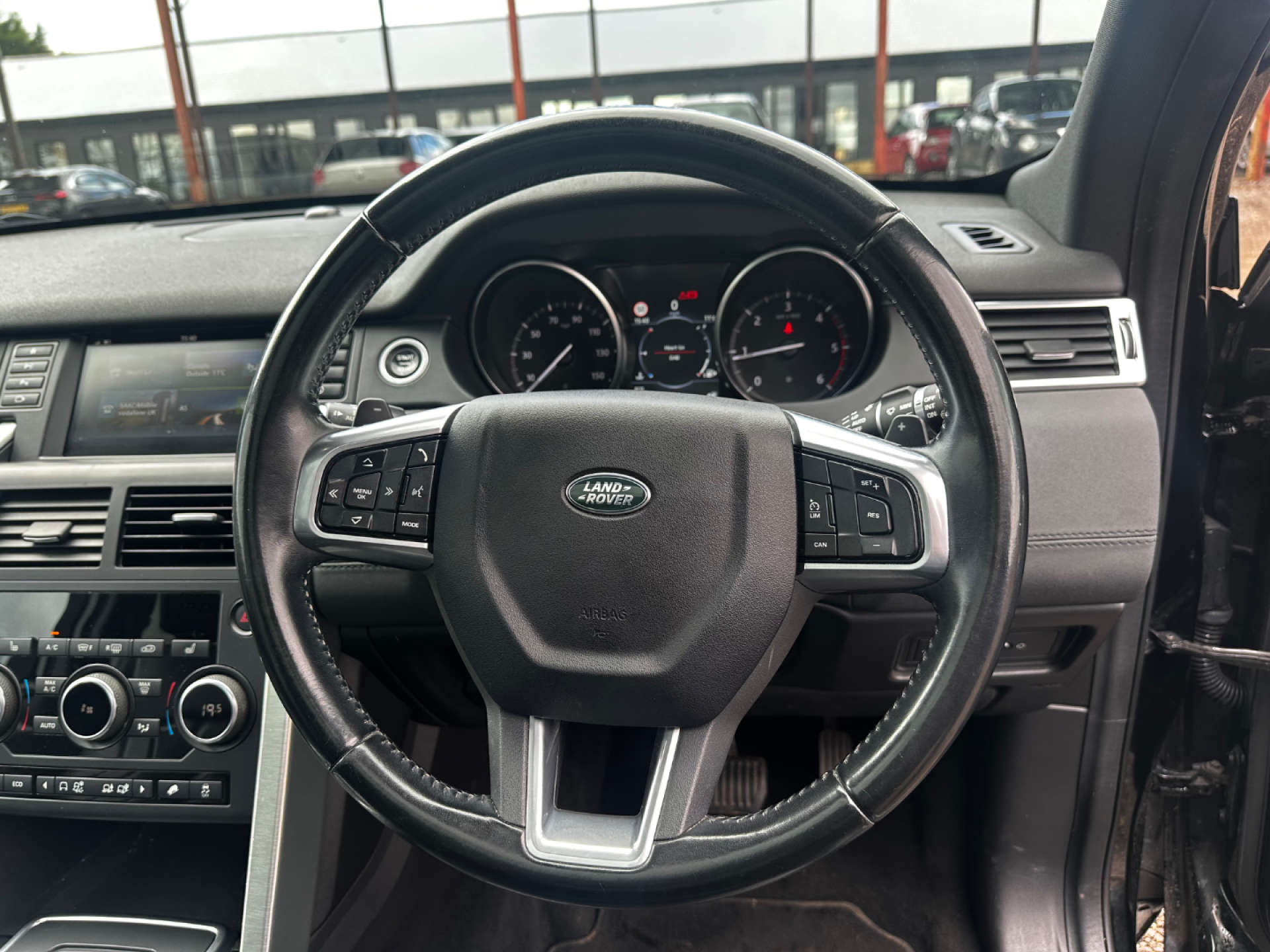 LAND ROVER DISCOVERY SPORT 2.0 Discovery Sport Black HSE TD4 Auto 4WD 5dr #41