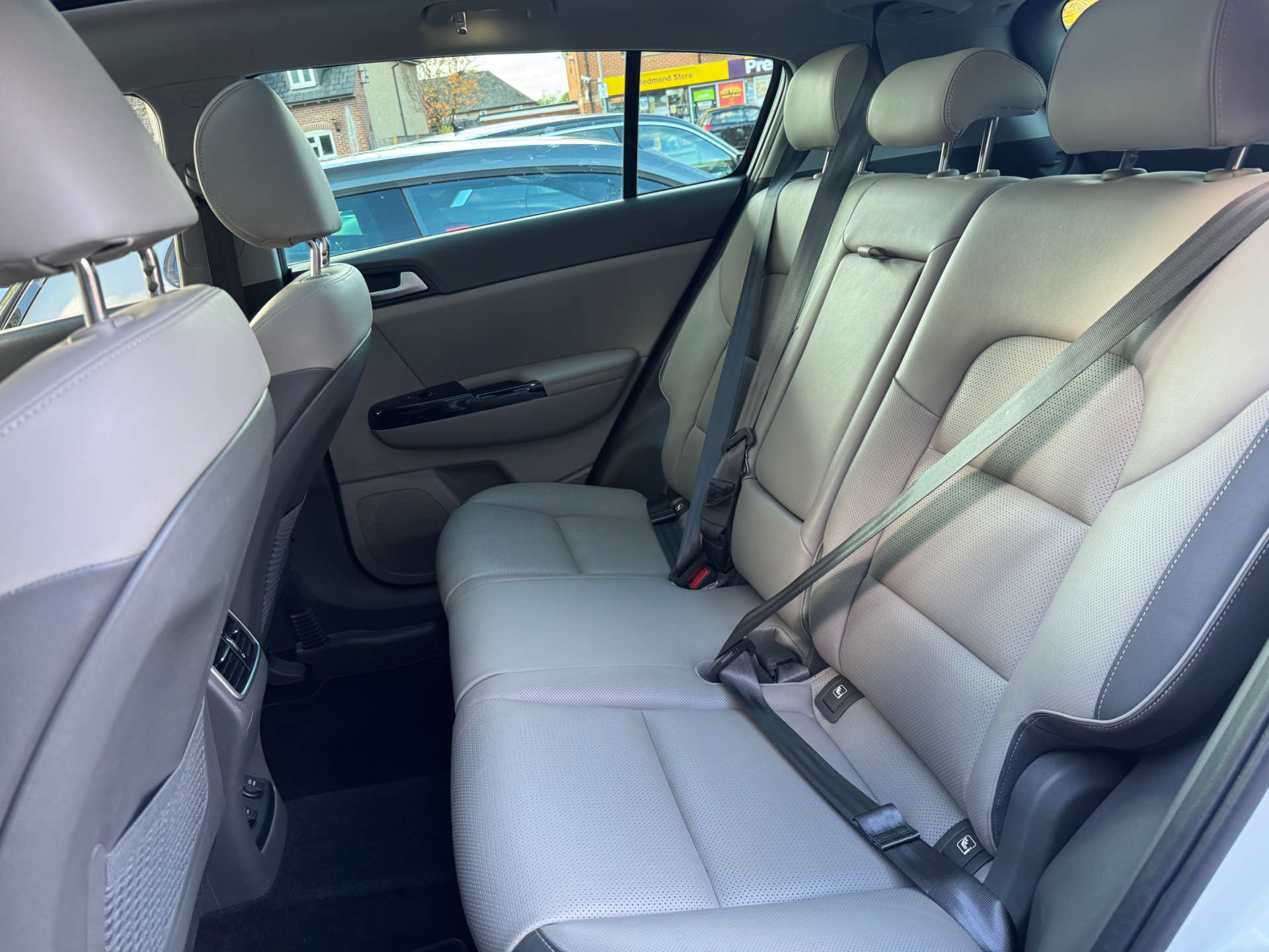 KIA SPORTAGE 2.0 Sportage First Edition CRDi Auto 4WD 5dr #44