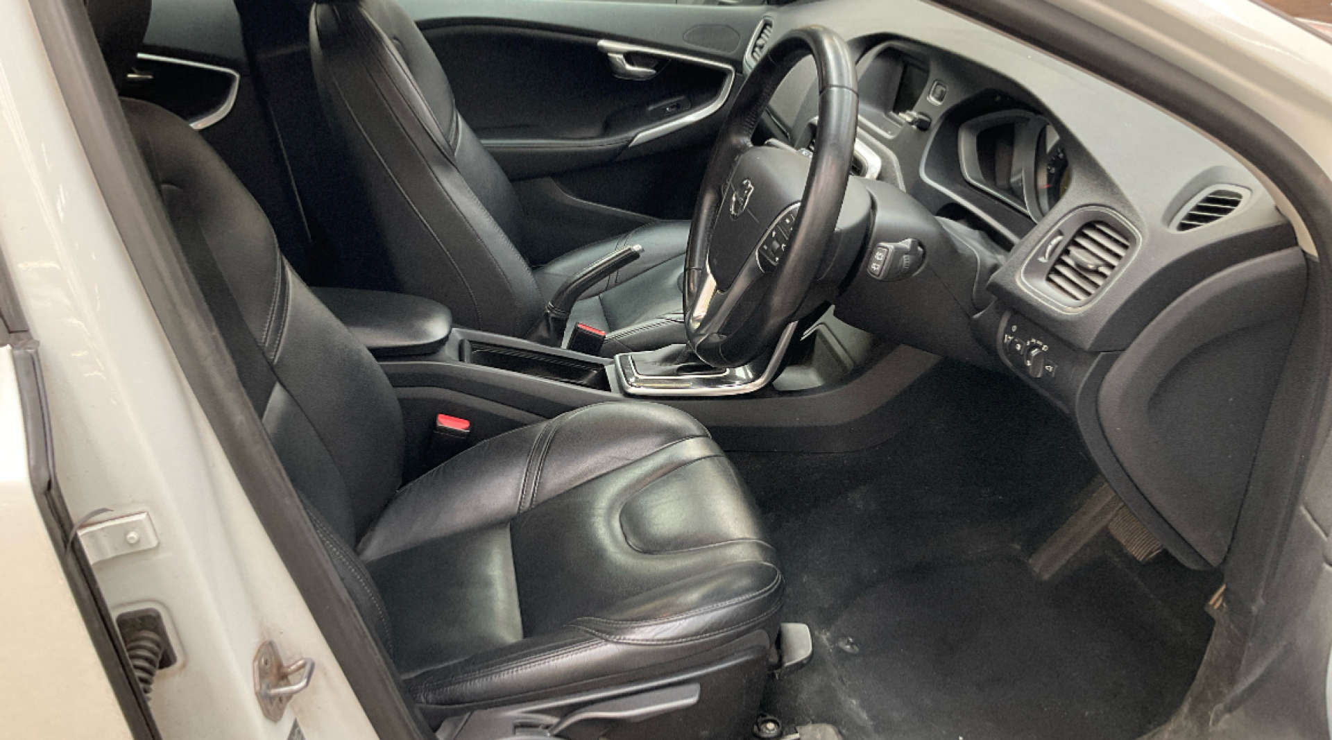 VOLVO V40 1.5 V40 Momentum T2 Auto 5dr #16