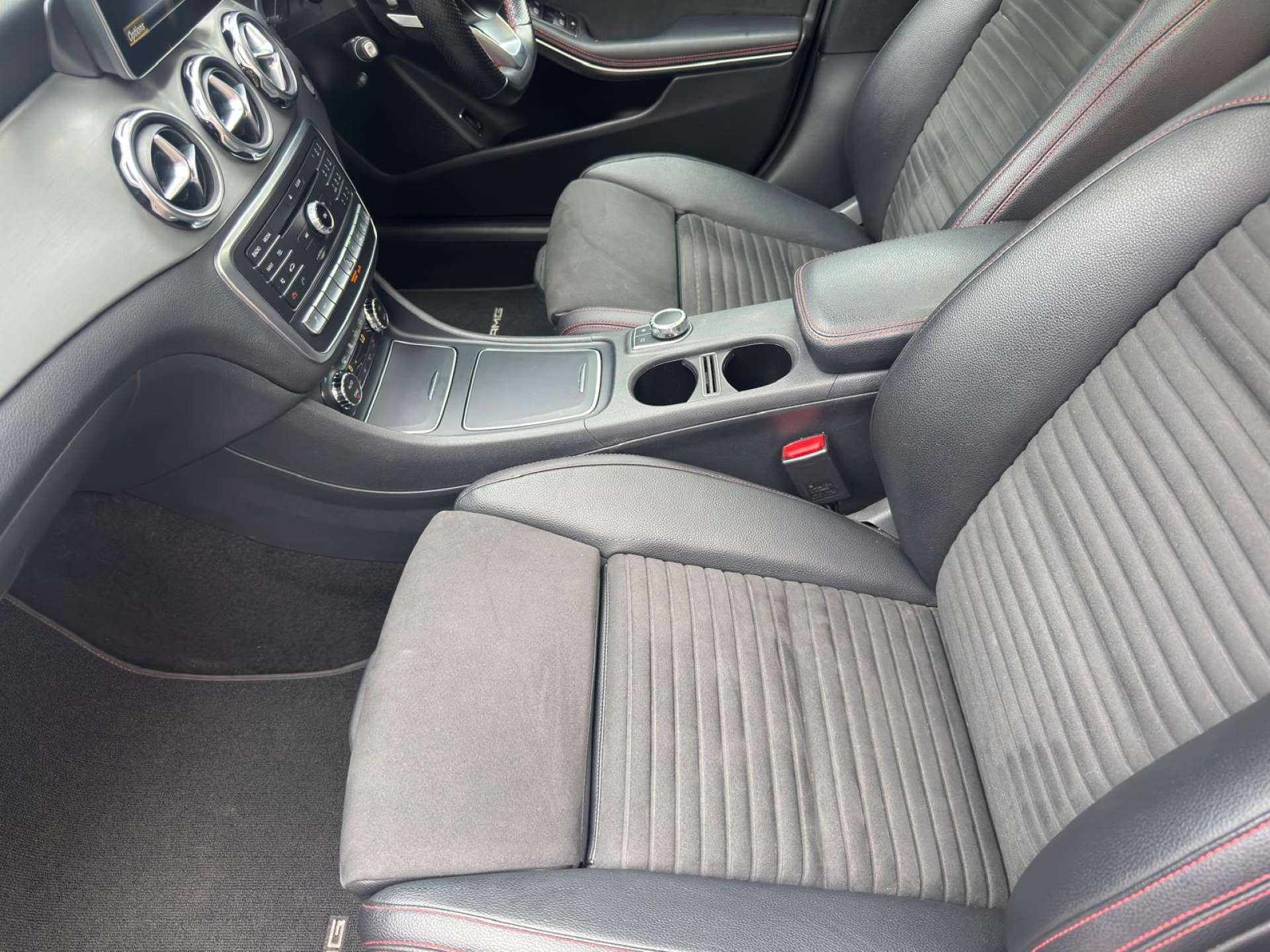 MERCEDES-BENZ GLA 2.0 GLA 250 AMG Line Premium+ 4Matic Auto 4WD 5dr #20