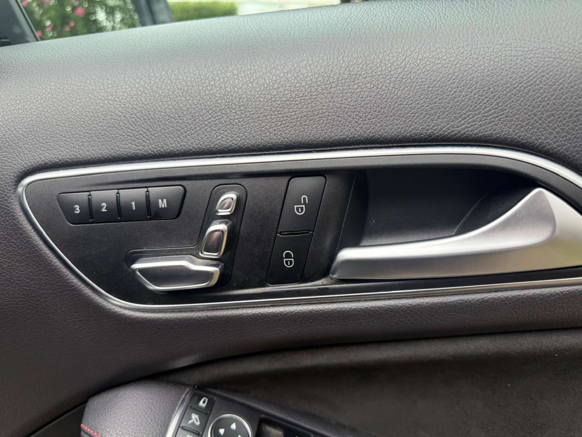 MERCEDES-BENZ GLA 2.0 GLA 250 AMG Line Premium+ 4Matic Auto 4WD 5dr #30