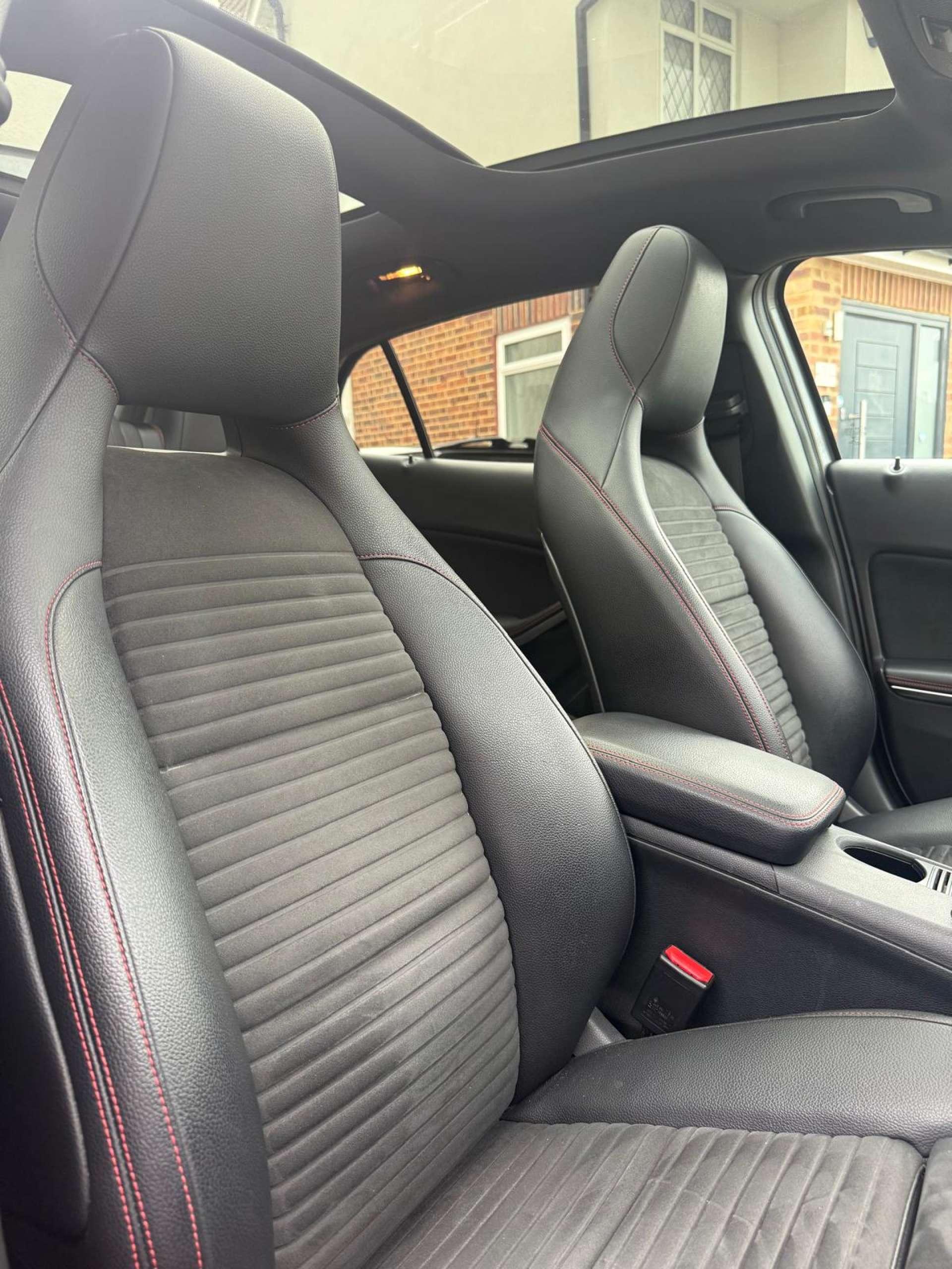 MERCEDES-BENZ GLA 2.0 GLA 250 AMG Line Premium+ 4Matic Auto 4WD 5dr #31