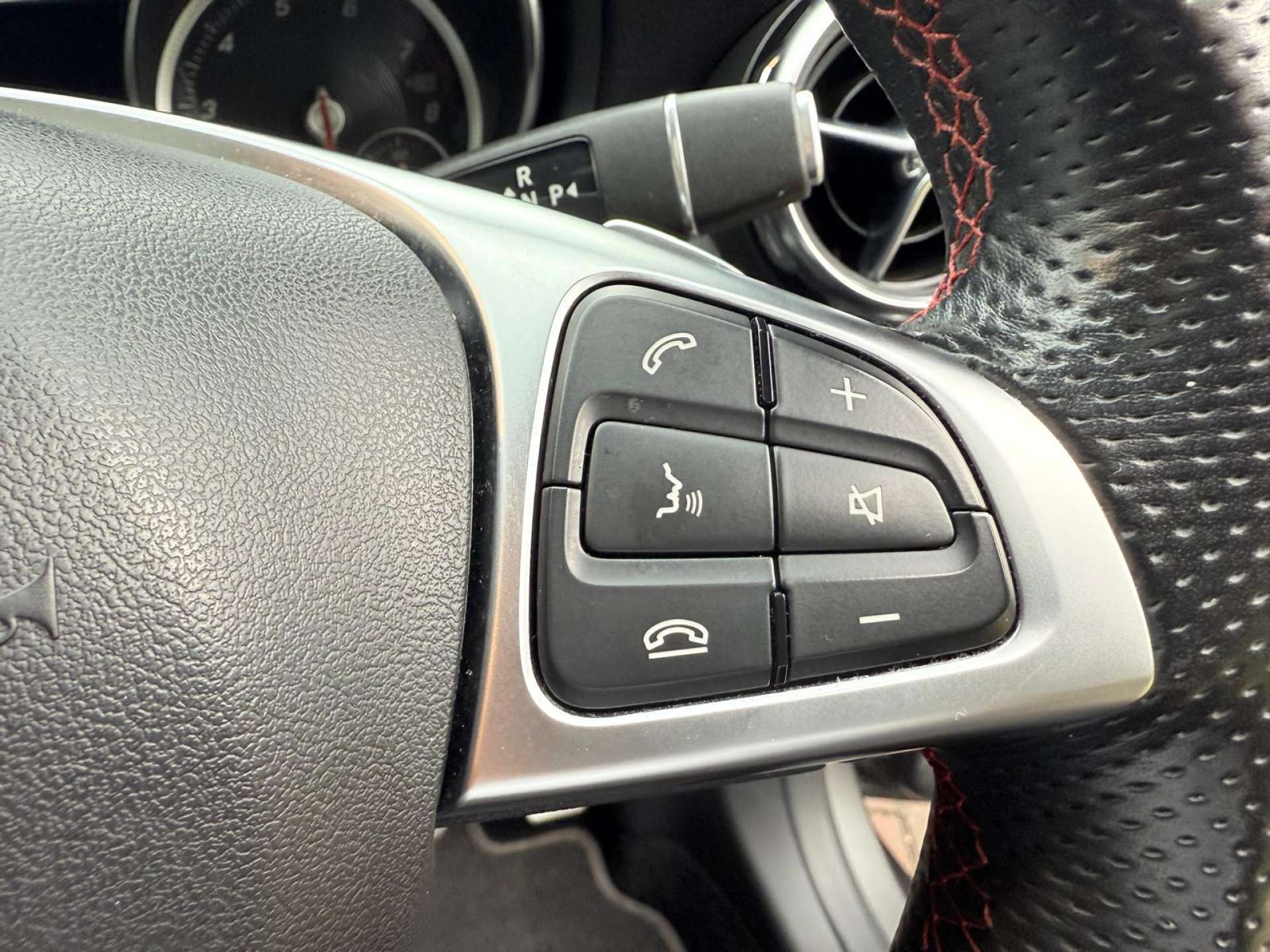 MERCEDES-BENZ GLA 2.0 GLA 250 AMG Line Premium+ 4Matic Auto 4WD 5dr #38