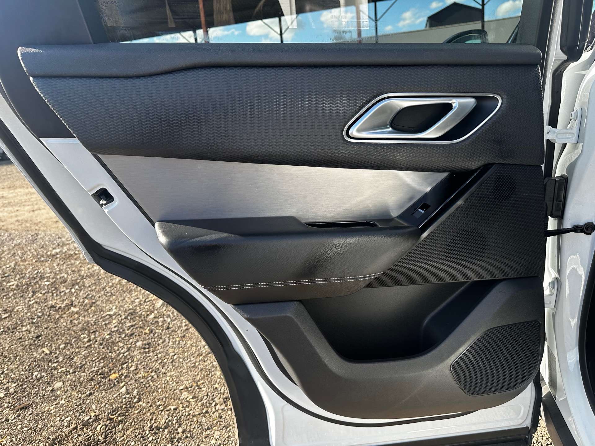 LAND ROVER RANGE ROVER VELAR 2.0 Range Rover Velar R-Dynamic S D240 Auto 4WD 5dr #37