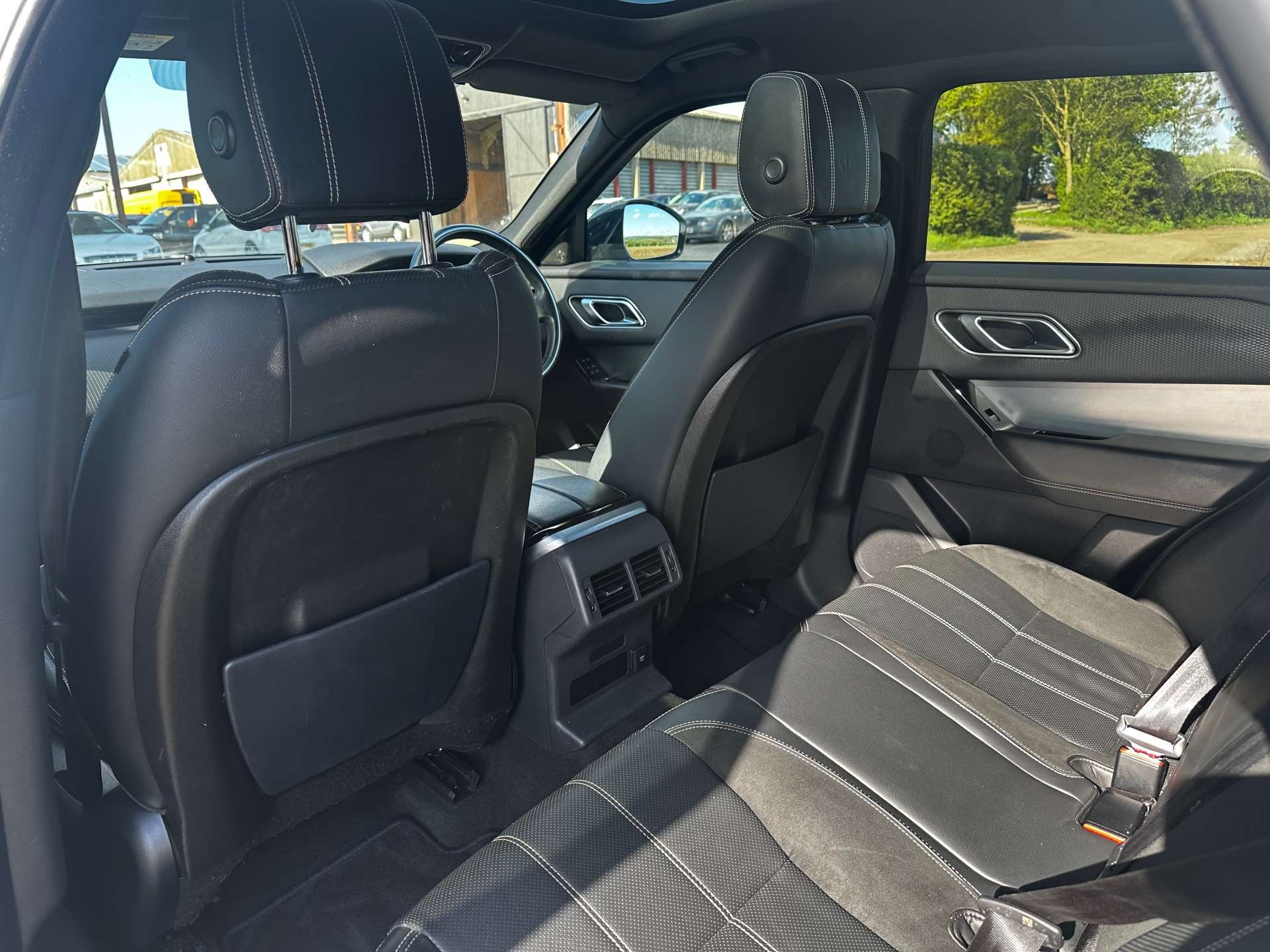 LAND ROVER RANGE ROVER VELAR 2.0 Range Rover Velar R-Dynamic S D240 Auto 4WD 5dr #39