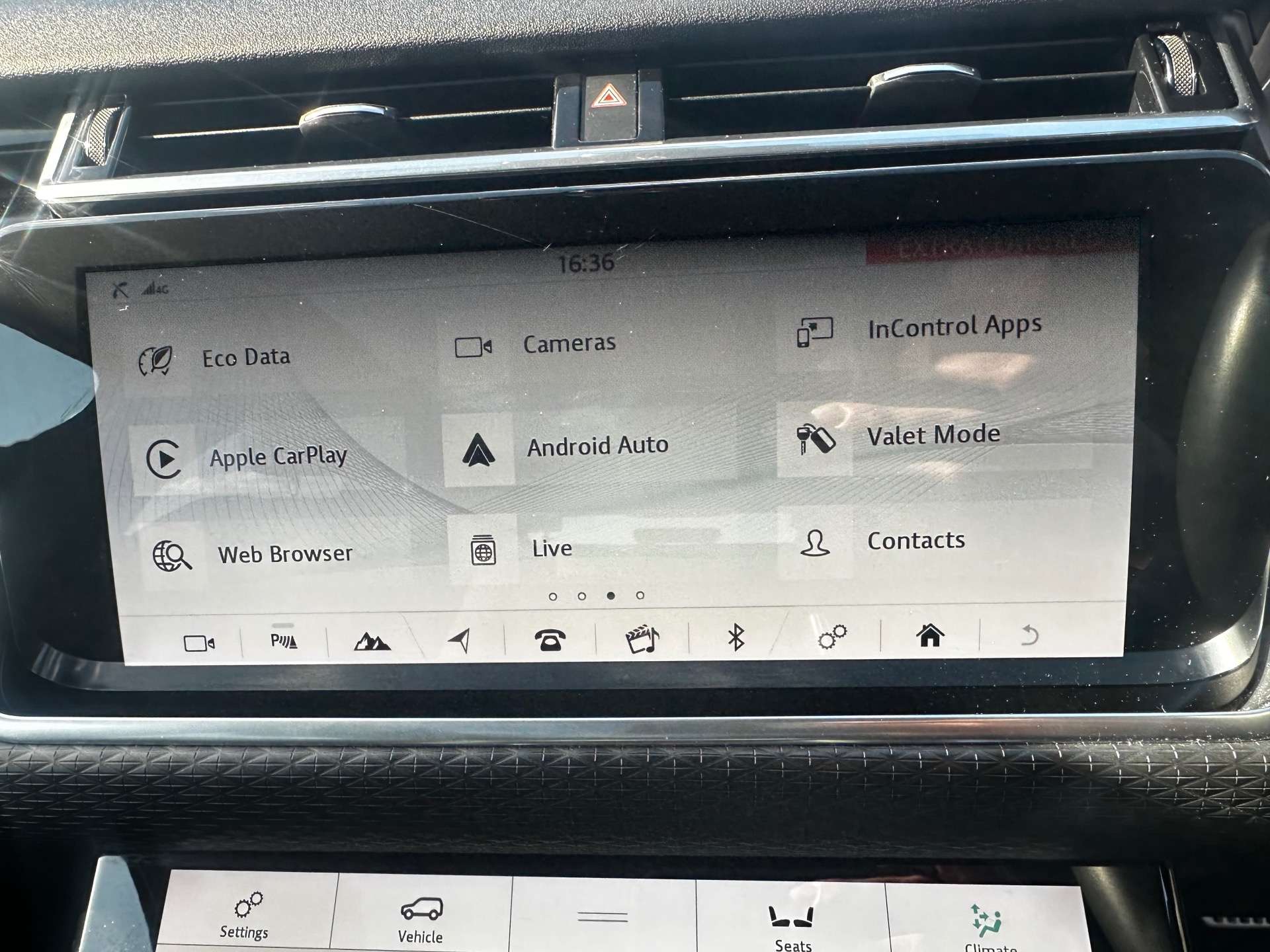 LAND ROVER RANGE ROVER VELAR 2.0 Range Rover Velar R-Dynamic S D240 Auto 4WD 5dr #56