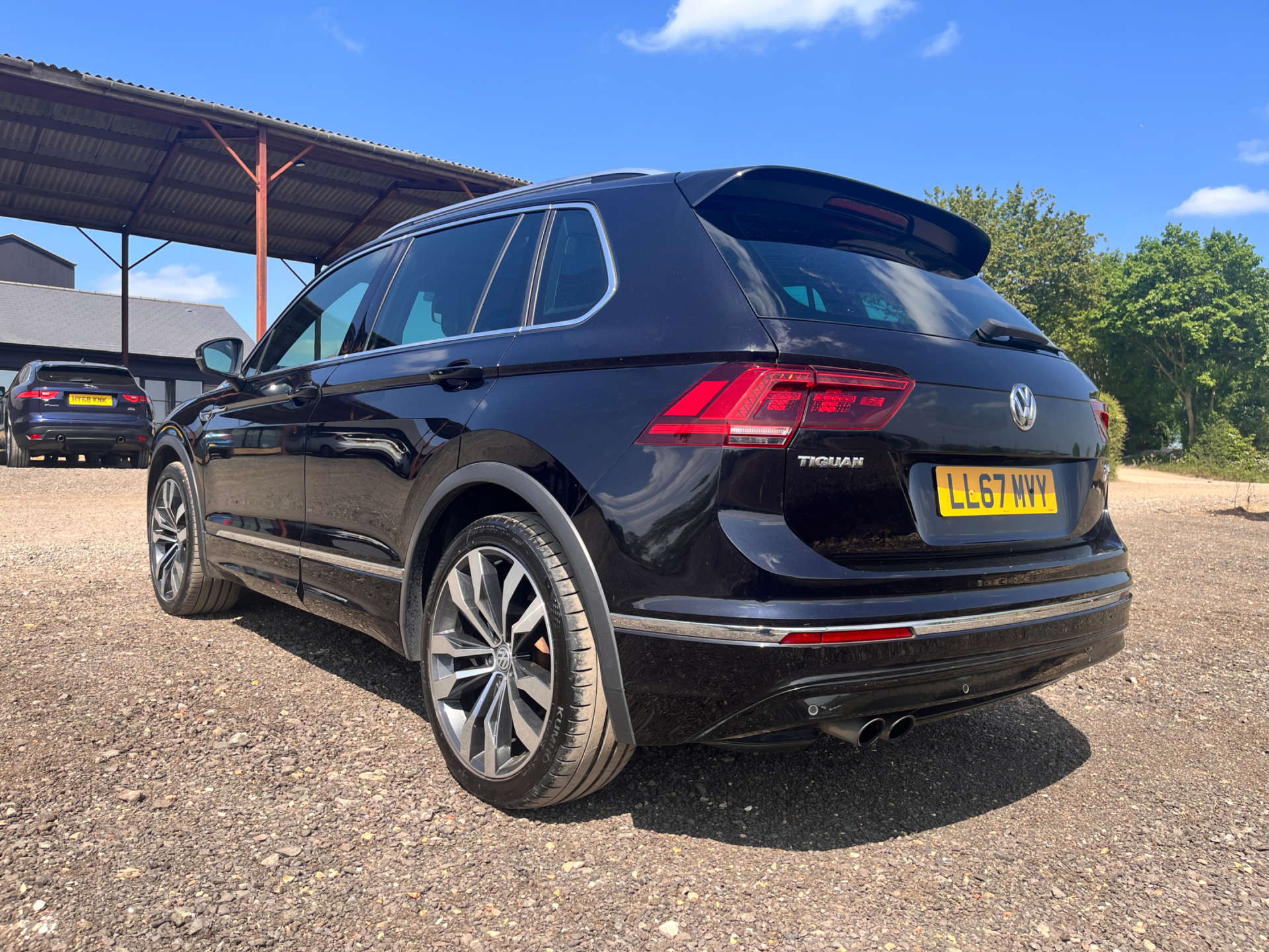 VOLKSWAGEN TIGUAN 2.0 Tiguan R-Line TSi BlueMotion Technology 4Motion Semi-Auto 4WD 5dr #12