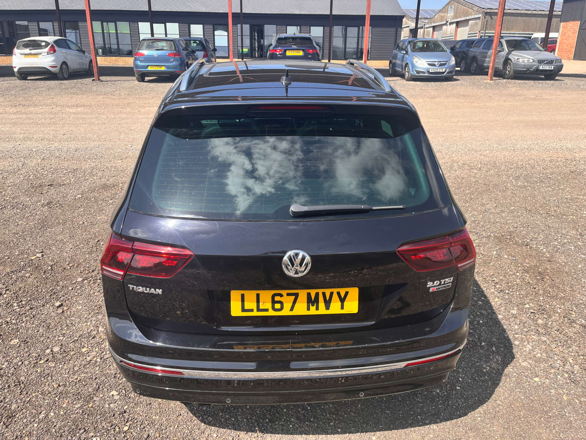 VOLKSWAGEN TIGUAN 2.0 Tiguan R-Line TSi BlueMotion Technology 4Motion Semi-Auto 4WD 5dr #14
