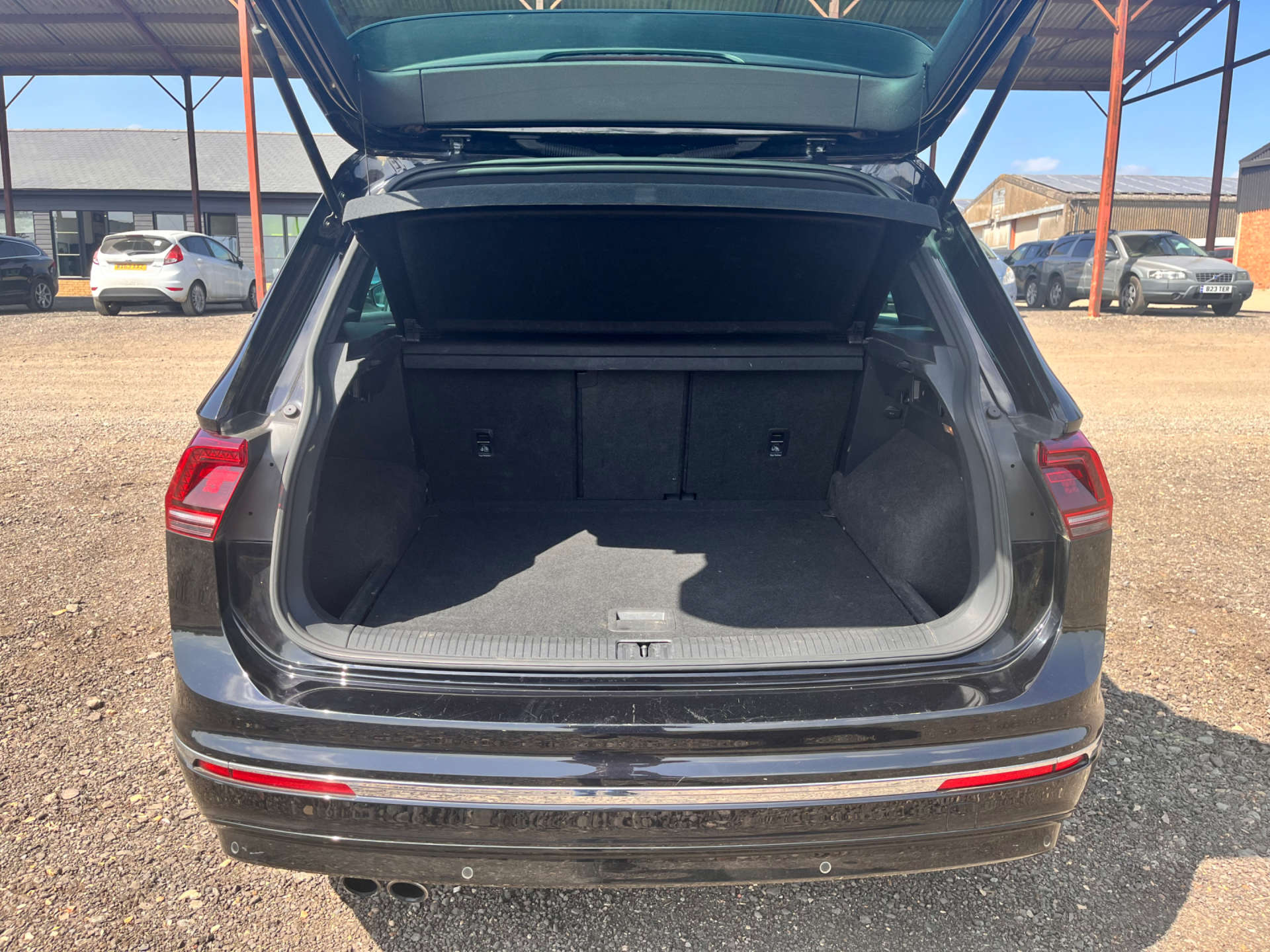 VOLKSWAGEN TIGUAN 2.0 Tiguan R-Line TSi BlueMotion Technology 4Motion Semi-Auto 4WD 5dr #15