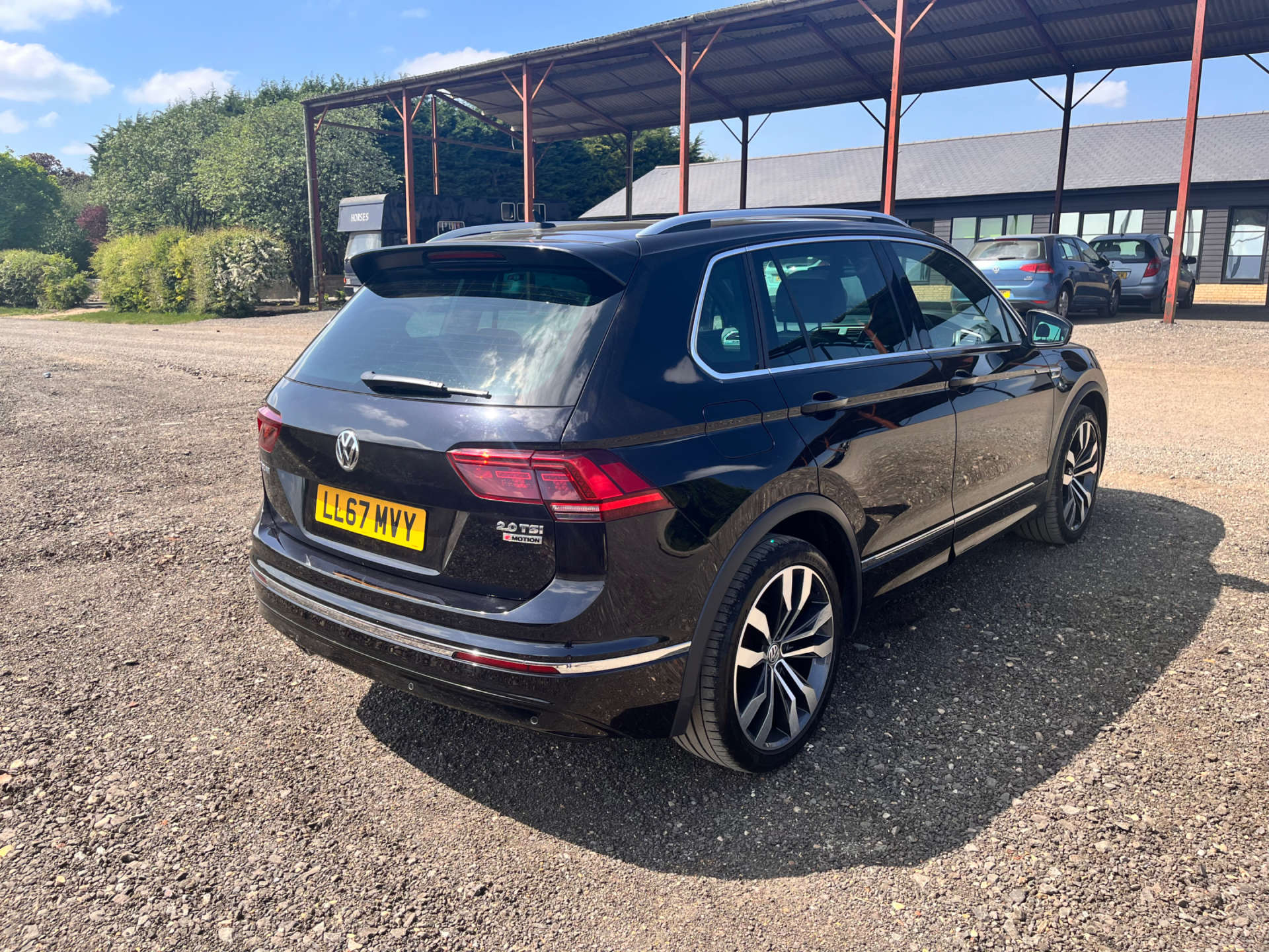 VOLKSWAGEN TIGUAN 2.0 Tiguan R-Line TSi BlueMotion Technology 4Motion Semi-Auto 4WD 5dr #16