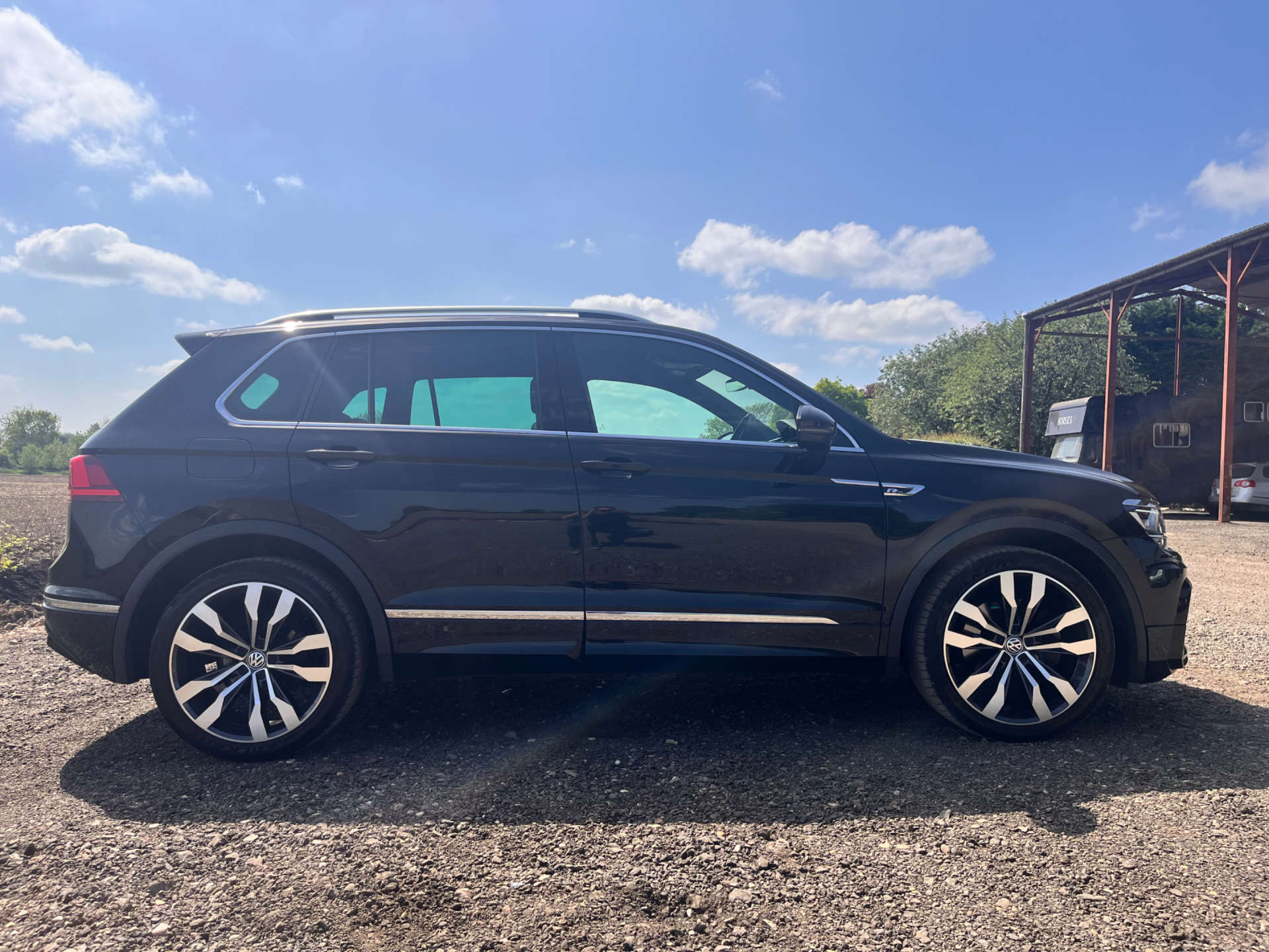 VOLKSWAGEN TIGUAN 2.0 Tiguan R-Line TSi BlueMotion Technology 4Motion Semi-Auto 4WD 5dr #18