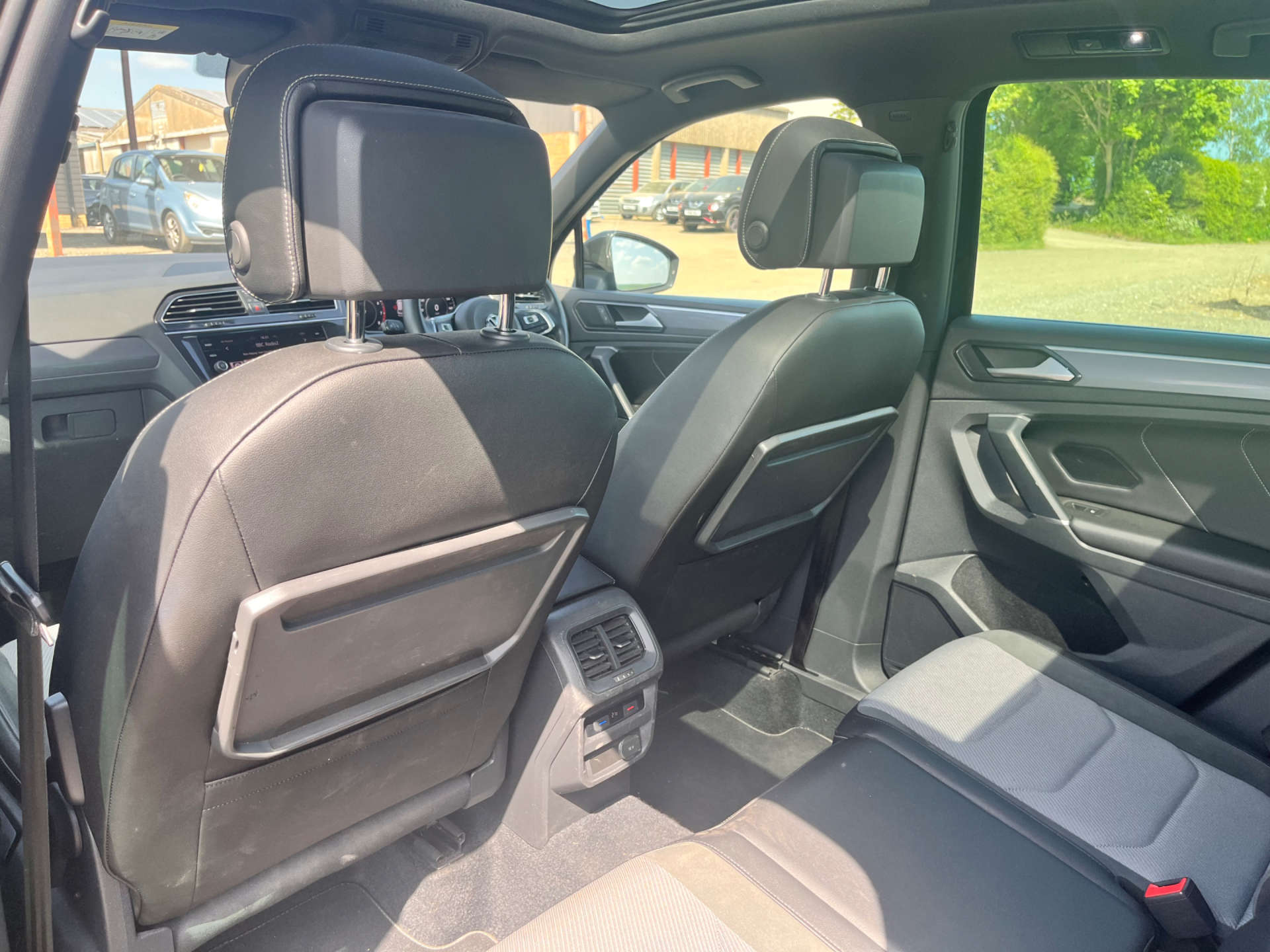 VOLKSWAGEN TIGUAN 2.0 Tiguan R-Line TSi BlueMotion Technology 4Motion Semi-Auto 4WD 5dr #32