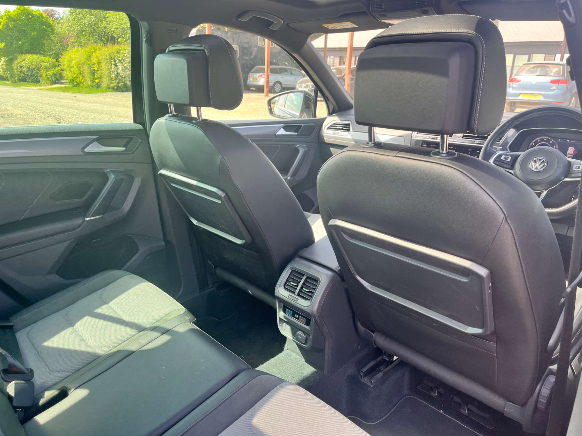 VOLKSWAGEN TIGUAN 2.0 Tiguan R-Line TSi BlueMotion Technology 4Motion Semi-Auto 4WD 5dr #35