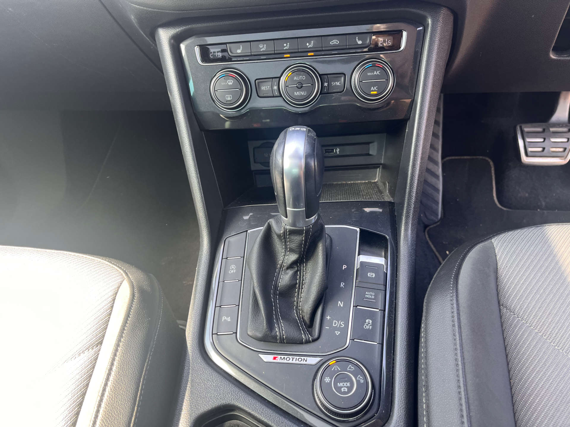 VOLKSWAGEN TIGUAN 2.0 Tiguan R-Line TSi BlueMotion Technology 4Motion Semi-Auto 4WD 5dr #48