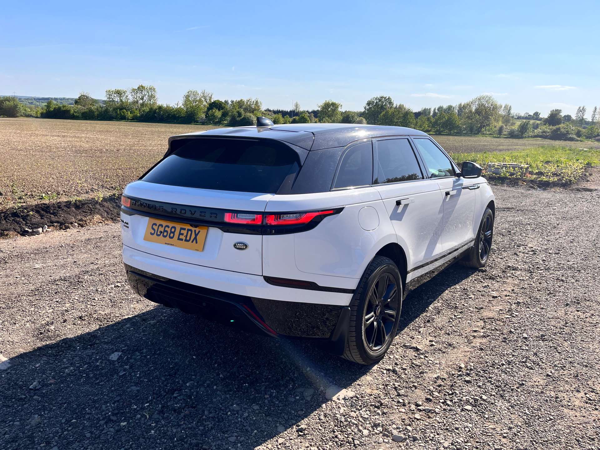 LAND ROVER RANGE ROVER VELAR 2.0 Range Rover Velar R-Dynamic S D240 Auto 4WD 5dr #19