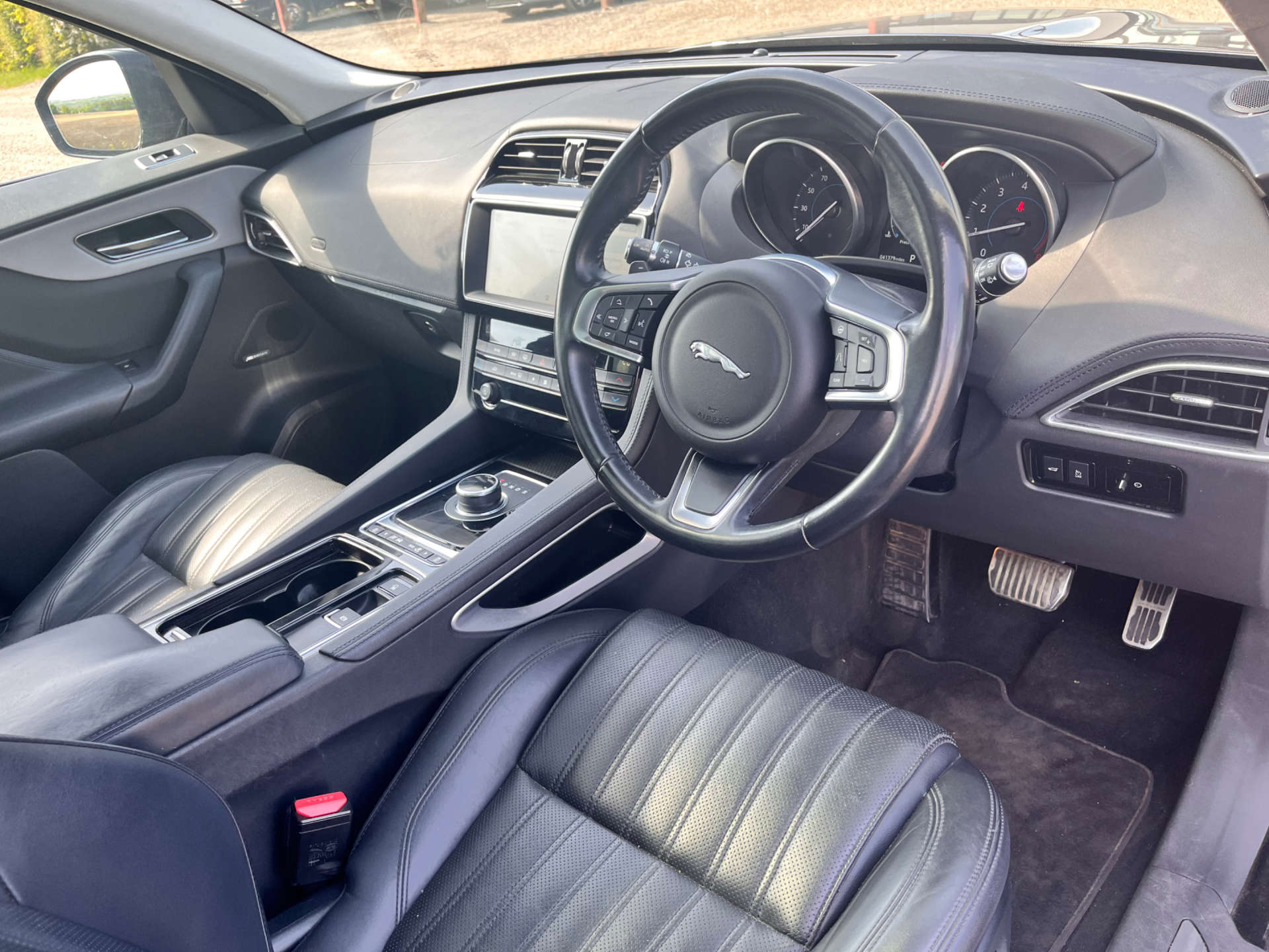 JAGUAR F-PACE 2.0 F-PACE Portfolio AWD Auto 4WD 5dr #2