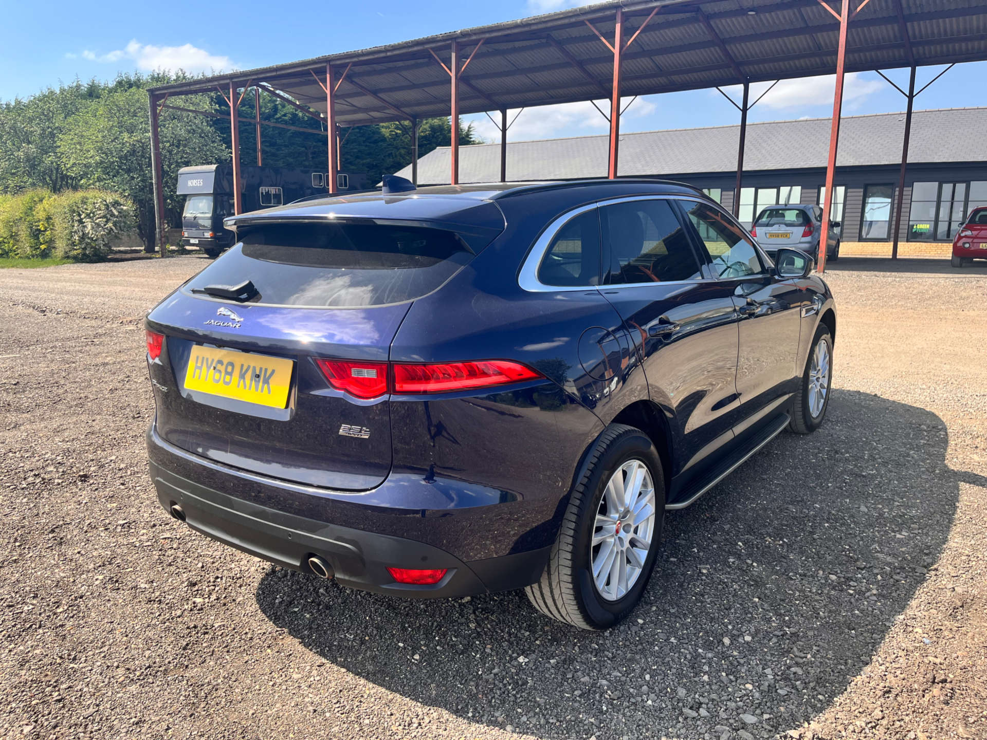 JAGUAR F-PACE 2.0 F-PACE Portfolio AWD Auto 4WD 5dr #18