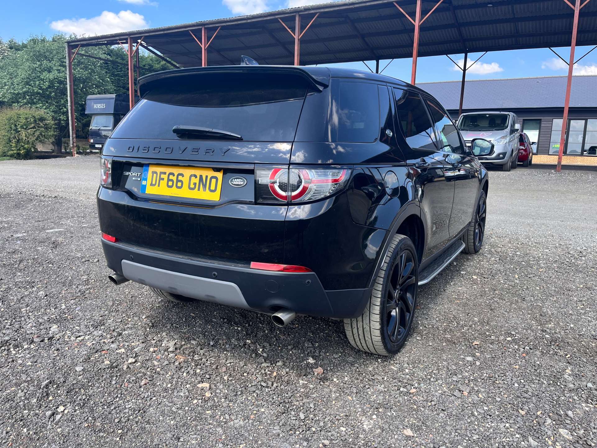 LAND ROVER DISCOVERY SPORT 2.0 Discovery Sport Black HSE TD4 Auto 4WD 5dr #4