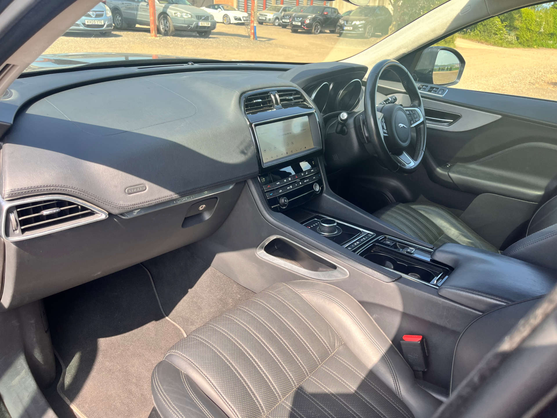 JAGUAR F-PACE 2.0 F-PACE Portfolio AWD Auto 4WD 5dr #33