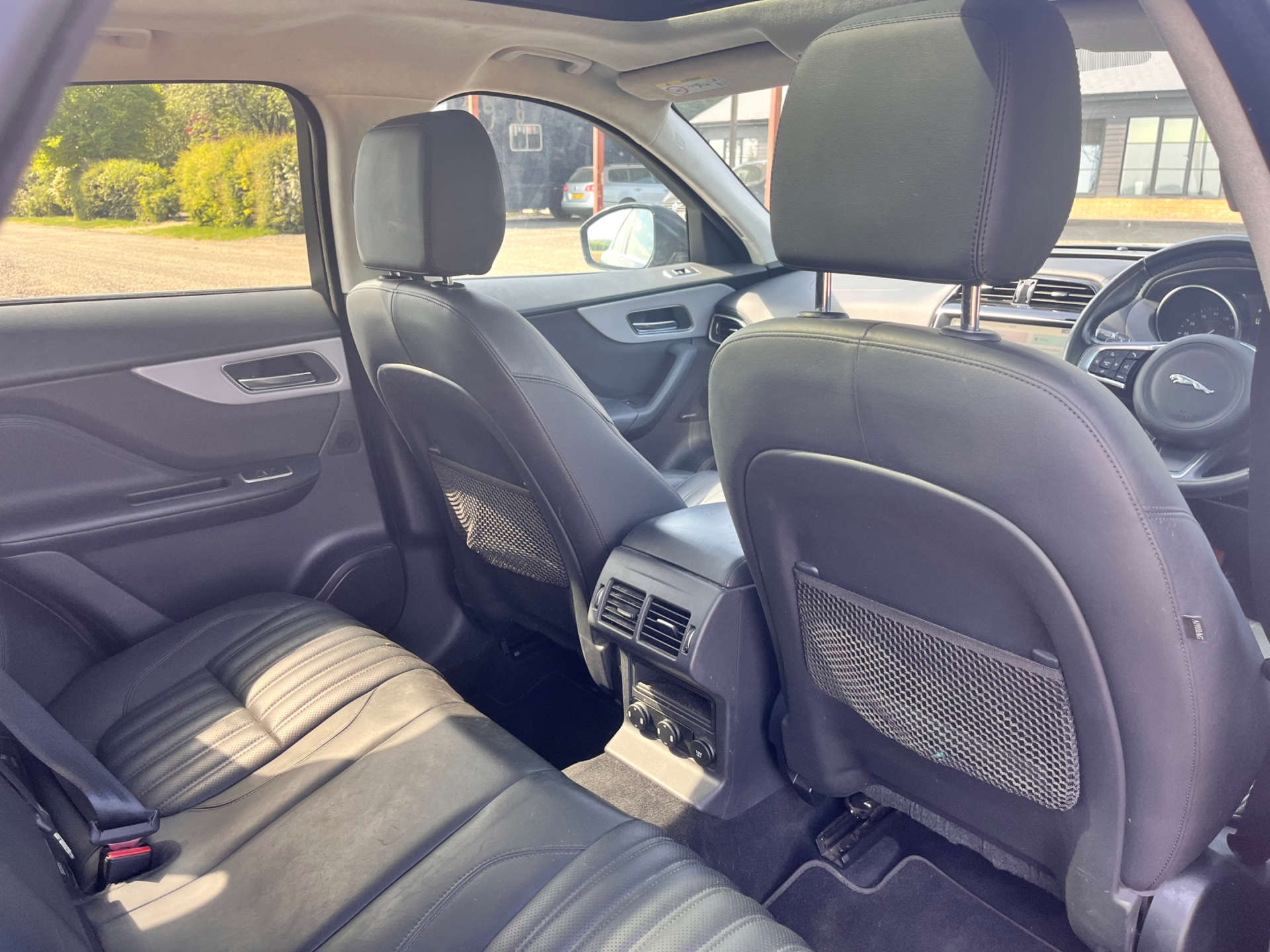 JAGUAR F-PACE 2.0 F-PACE Portfolio AWD Auto 4WD 5dr #40