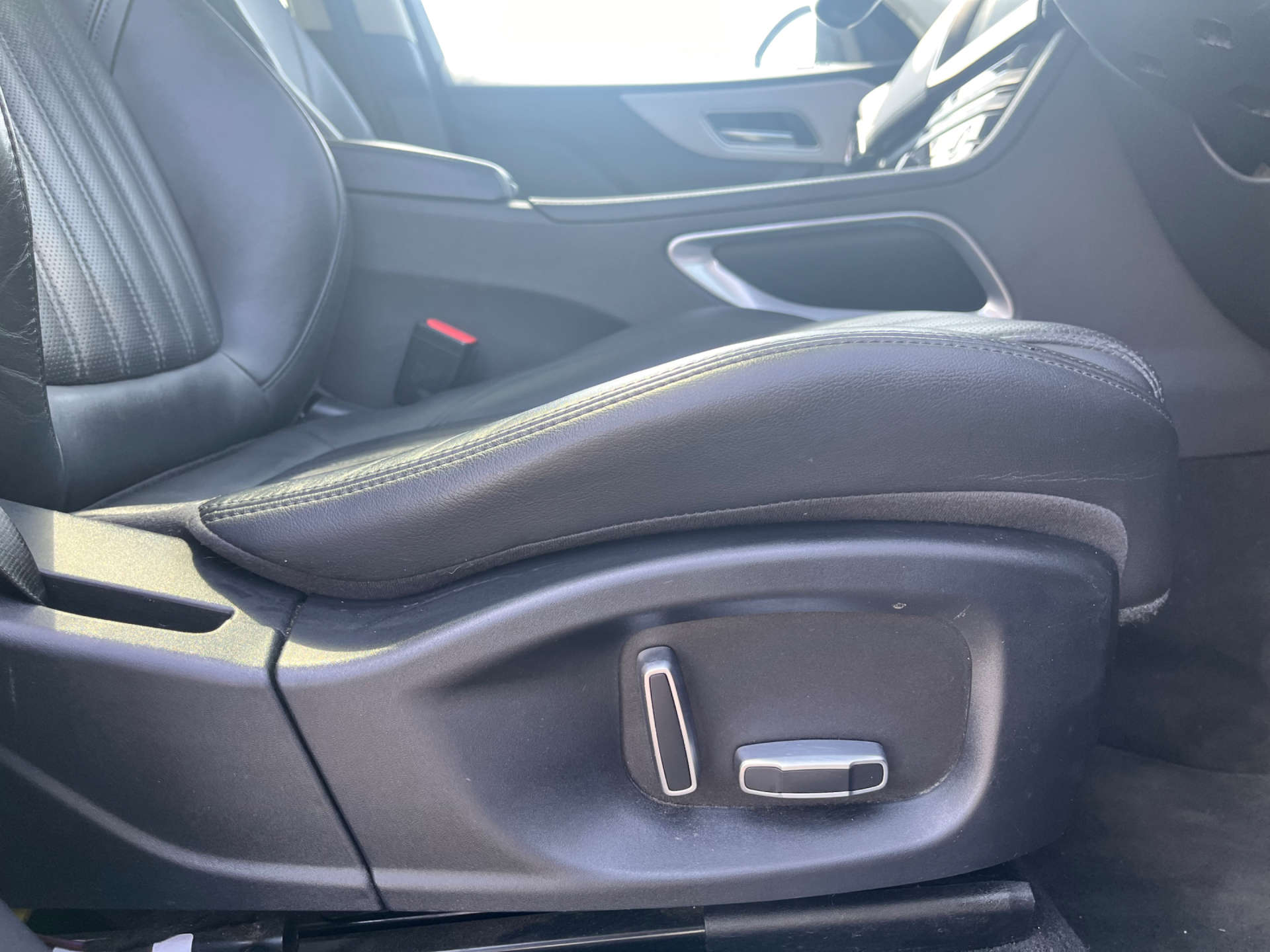 JAGUAR F-PACE 2.0 F-PACE Portfolio AWD Auto 4WD 5dr #44