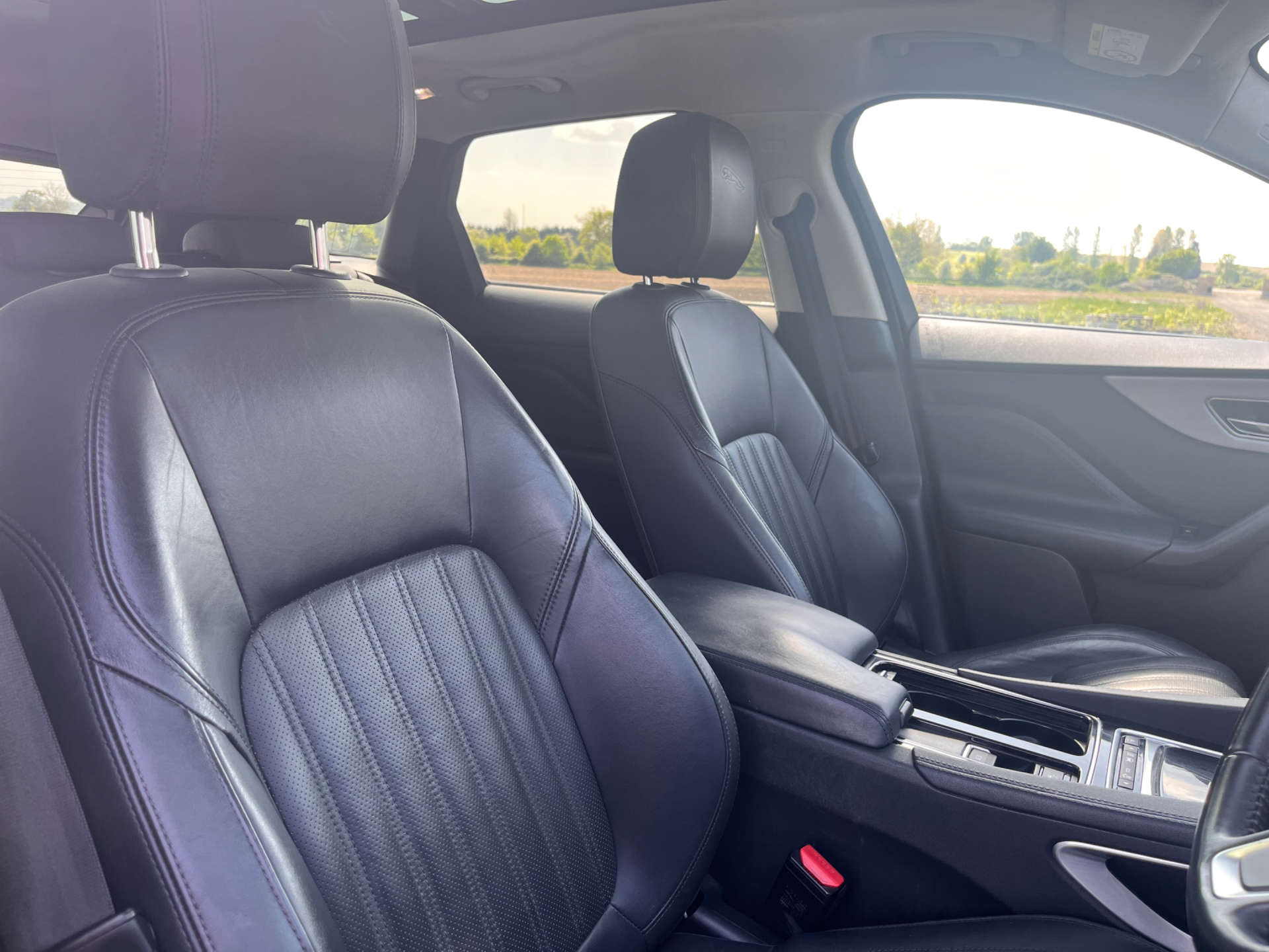 JAGUAR F-PACE 2.0 F-PACE Portfolio AWD Auto 4WD 5dr #45
