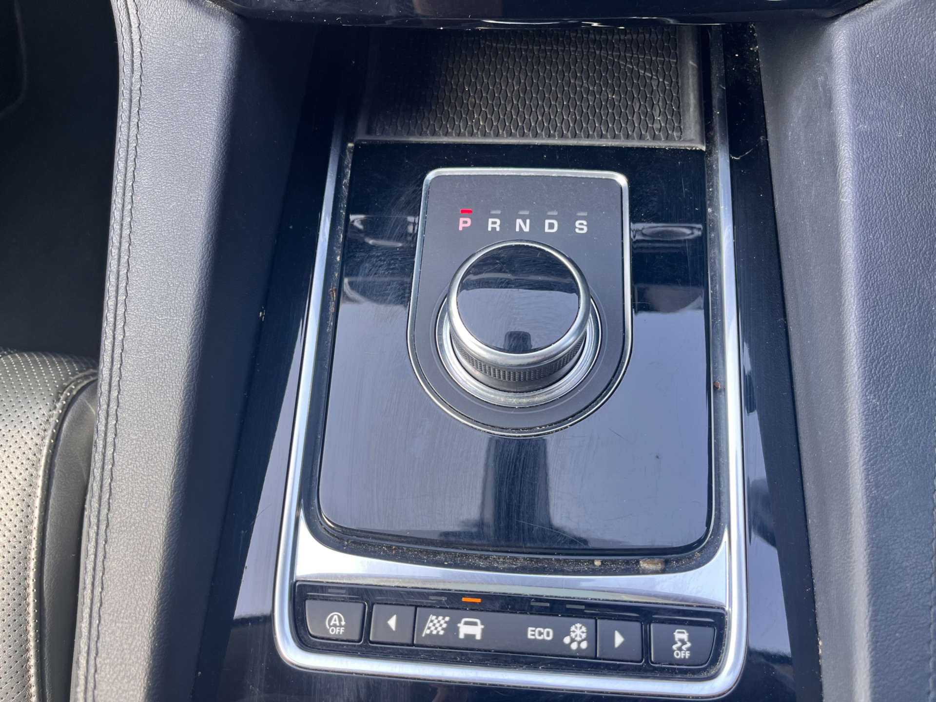 JAGUAR F-PACE 2.0 F-PACE Portfolio AWD Auto 4WD 5dr #52