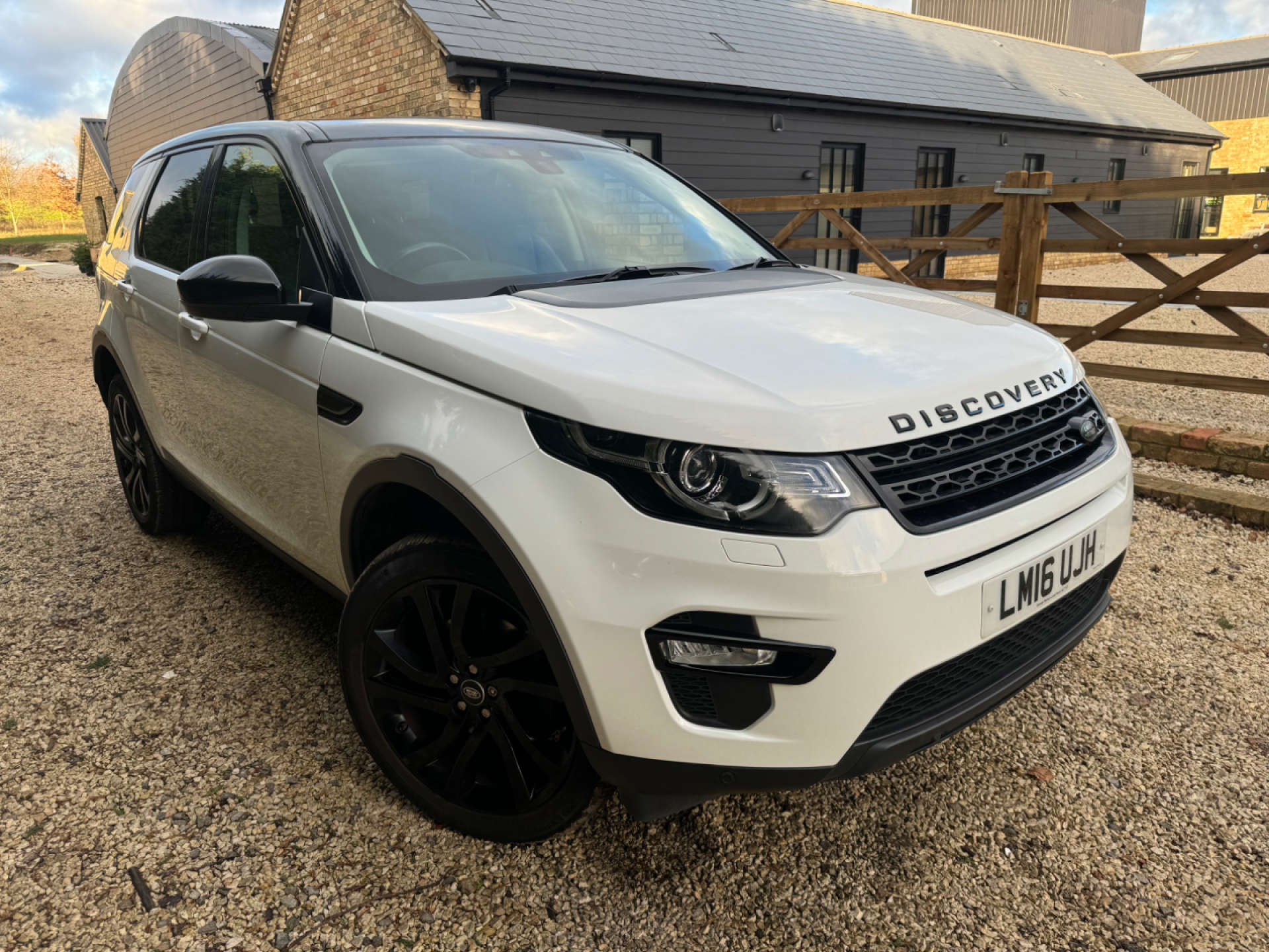 LAND ROVER DISCOVERY SPORT 2.0 Discovery Sport Black HSE TD4 Auto 4WD 5dr #0